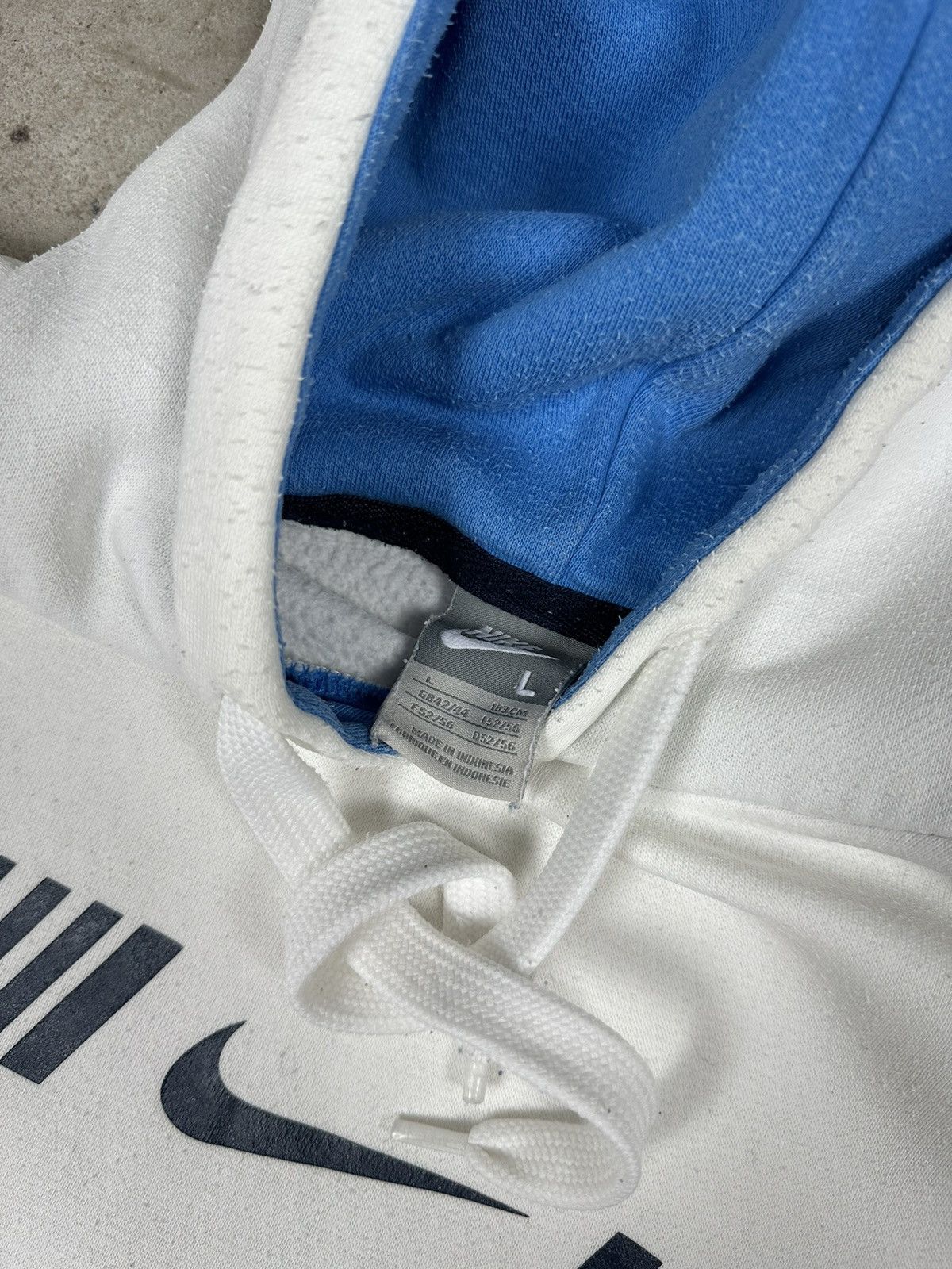 Nike Vintage y2k Nike White Center Swoosh Hoodie Sweatshirt Size US L / EU 52-54 / 3 - 9 Thumbnail