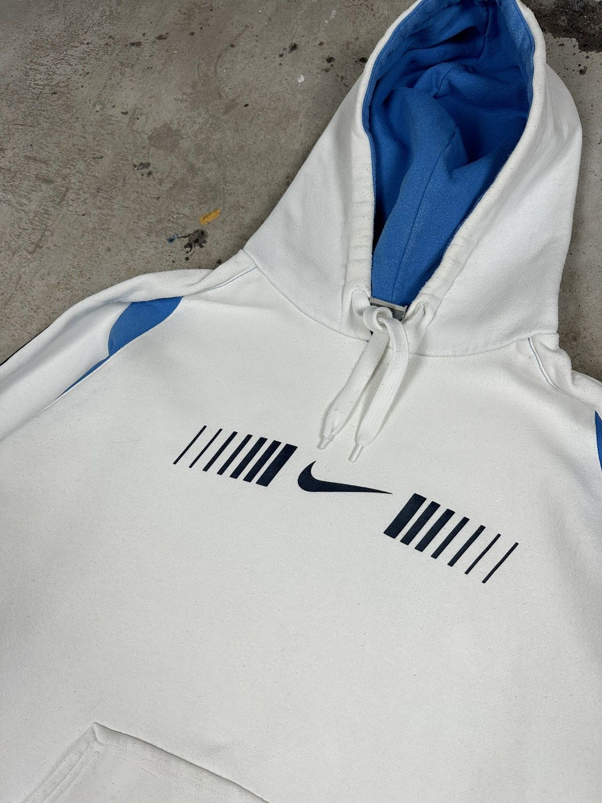Nike Vintage y2k Nike White Center Swoosh Hoodie Sweatshirt Size US L / EU 52-54 / 3 - 4 Thumbnail