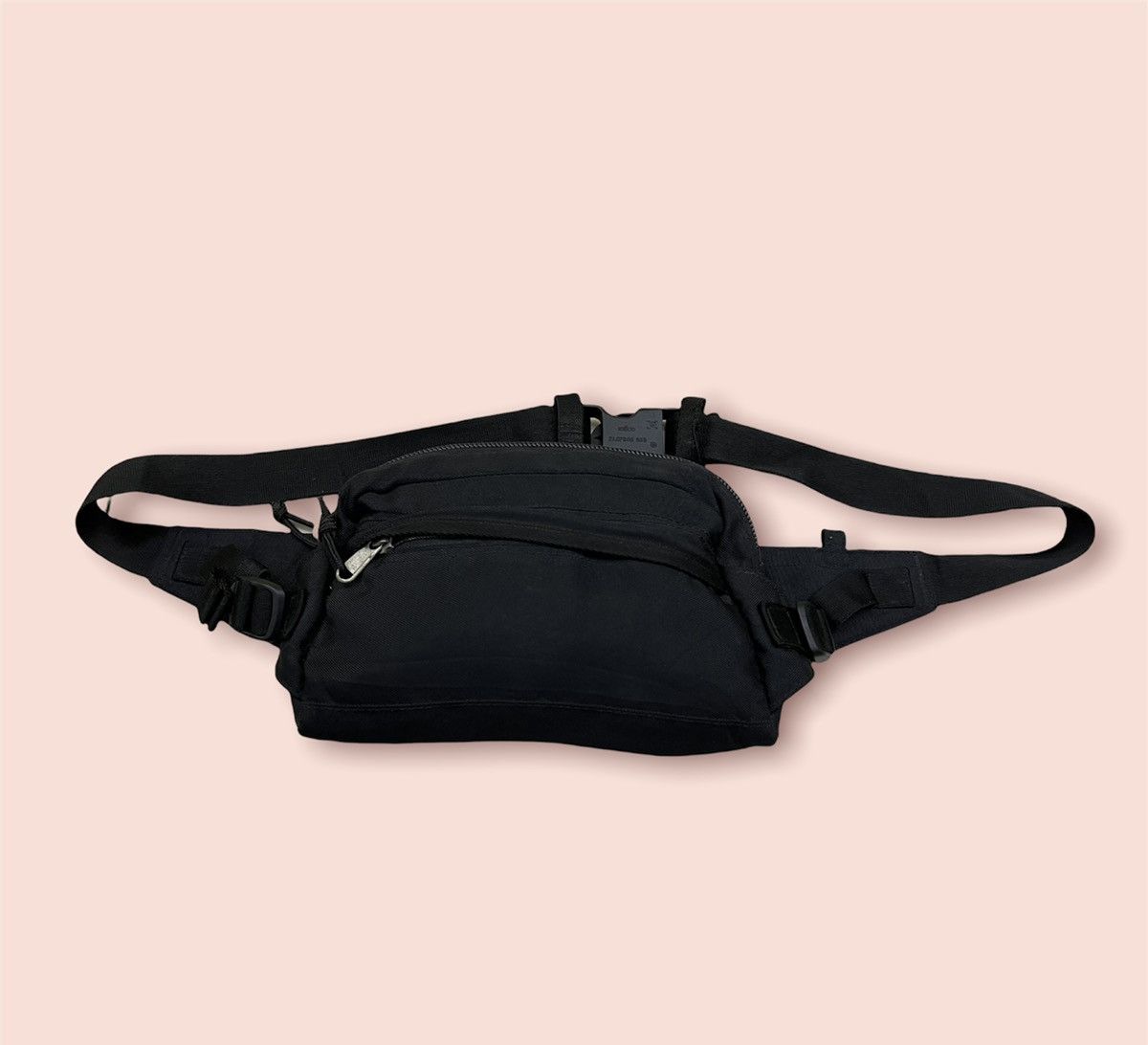 Japanese Brand × Jun Takahashi × Uniqlo UNIQLO FANNY PAC / WAISTBAG / HIP BAG Size ONE SIZE - 4 Thumbnail