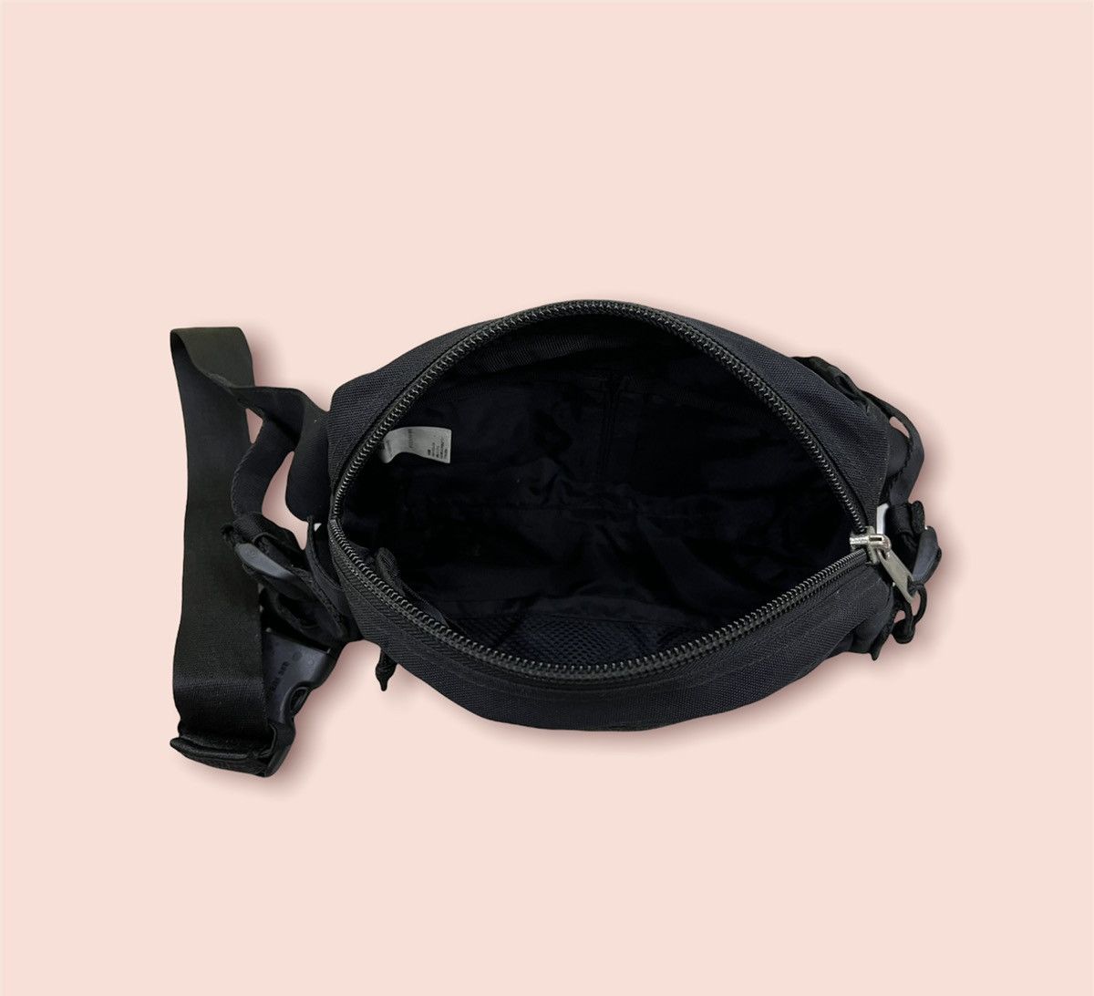Japanese Brand × Jun Takahashi × Uniqlo UNIQLO FANNY PAC / WAISTBAG / HIP BAG Size ONE SIZE - 7 Thumbnail