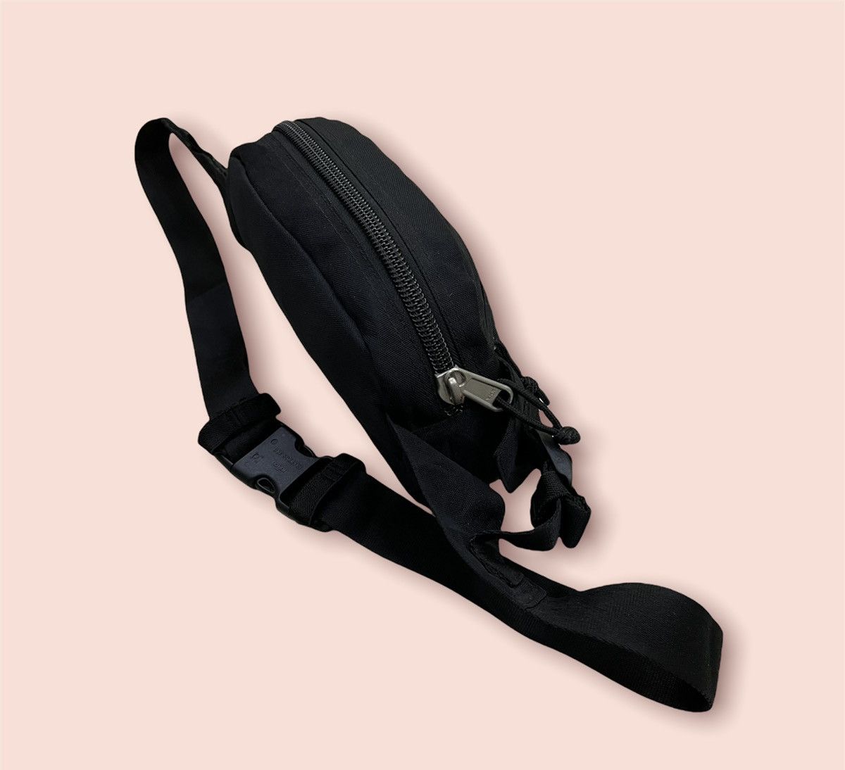 Japanese Brand × Jun Takahashi × Uniqlo UNIQLO FANNY PAC / WAISTBAG / HIP BAG Size ONE SIZE - 6 Thumbnail