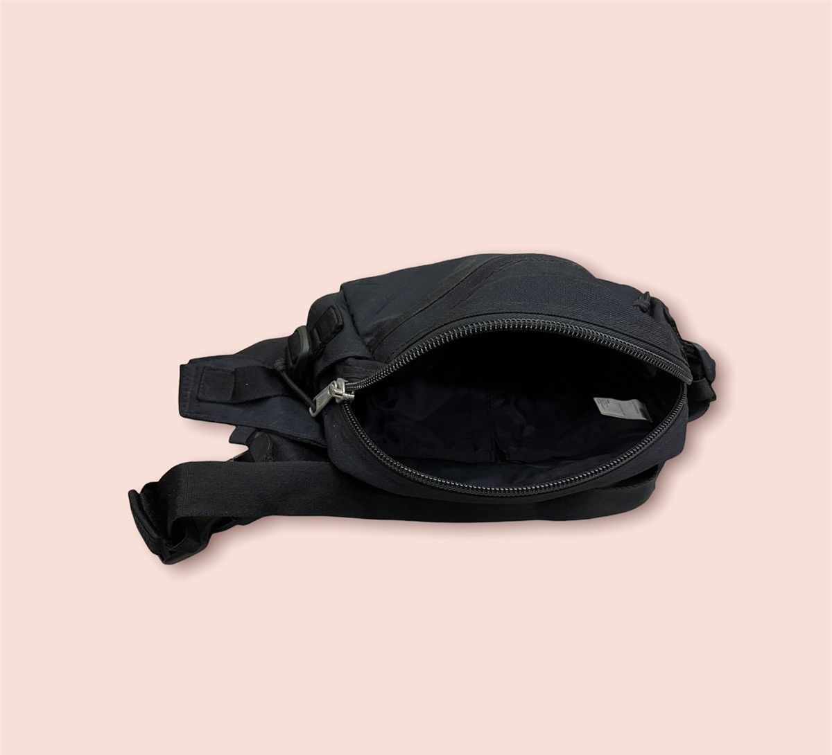Japanese Brand × Jun Takahashi × Uniqlo UNIQLO FANNY PAC / WAISTBAG / HIP BAG Size ONE SIZE - 8 Thumbnail