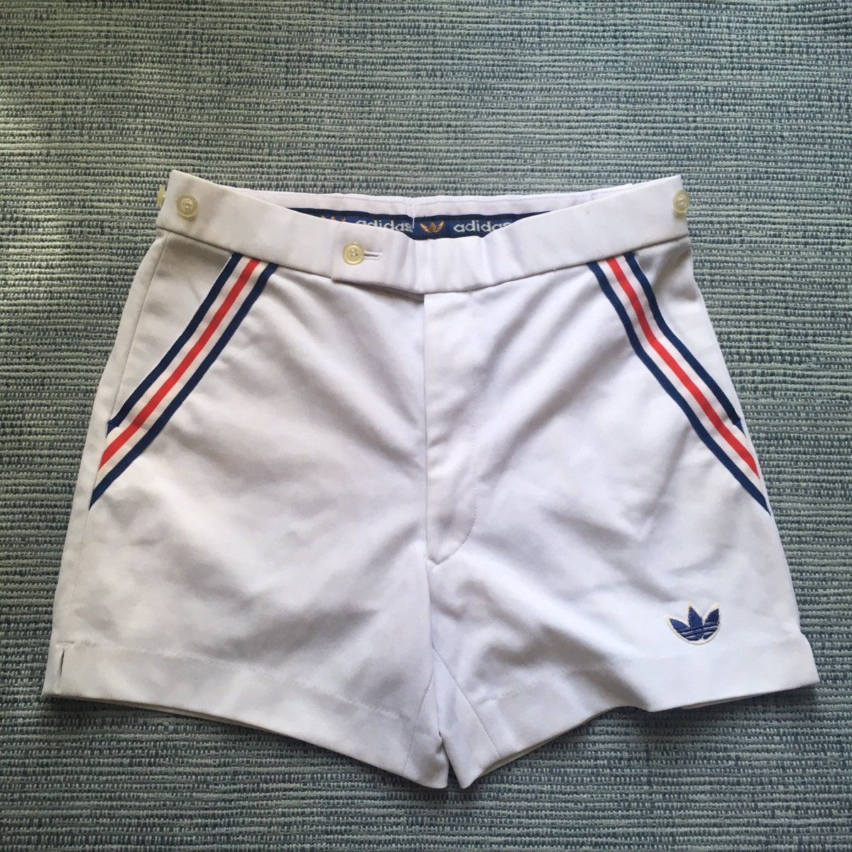 Adidas vintage adidas short Size US 28 / EU 44 - 1 Thumbnail