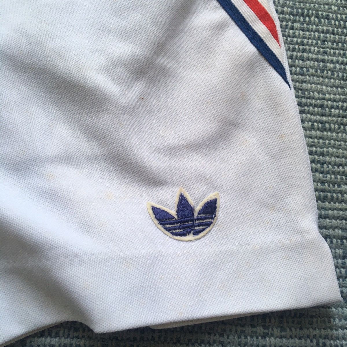Adidas vintage adidas short Size US 28 / EU 44 - 2 Thumbnail