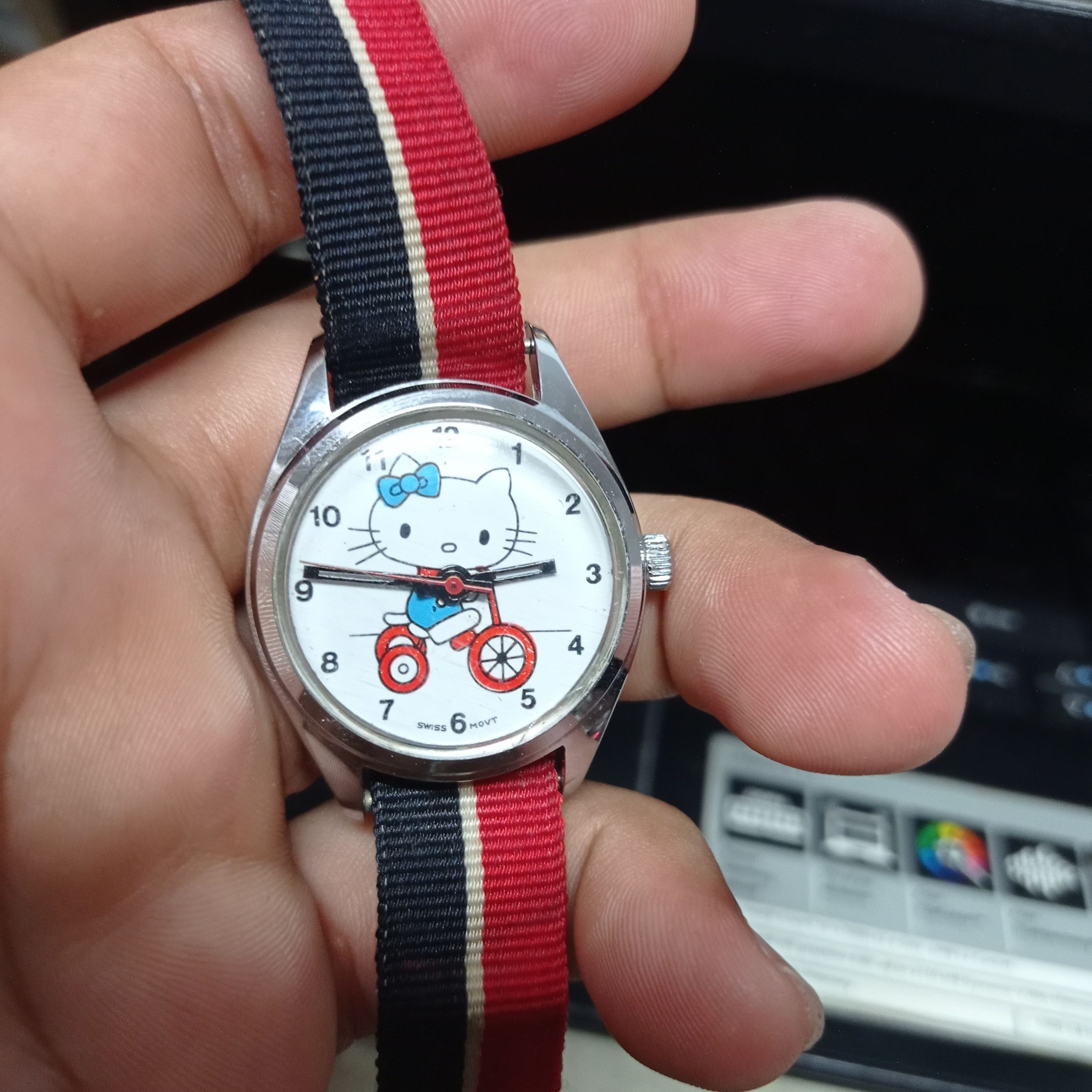 Japanese Brand × Vintage Vintage LADIES HELLO KITTY WATCH (Swiss Movement) Size ONE SIZE - 17 Thumbnail