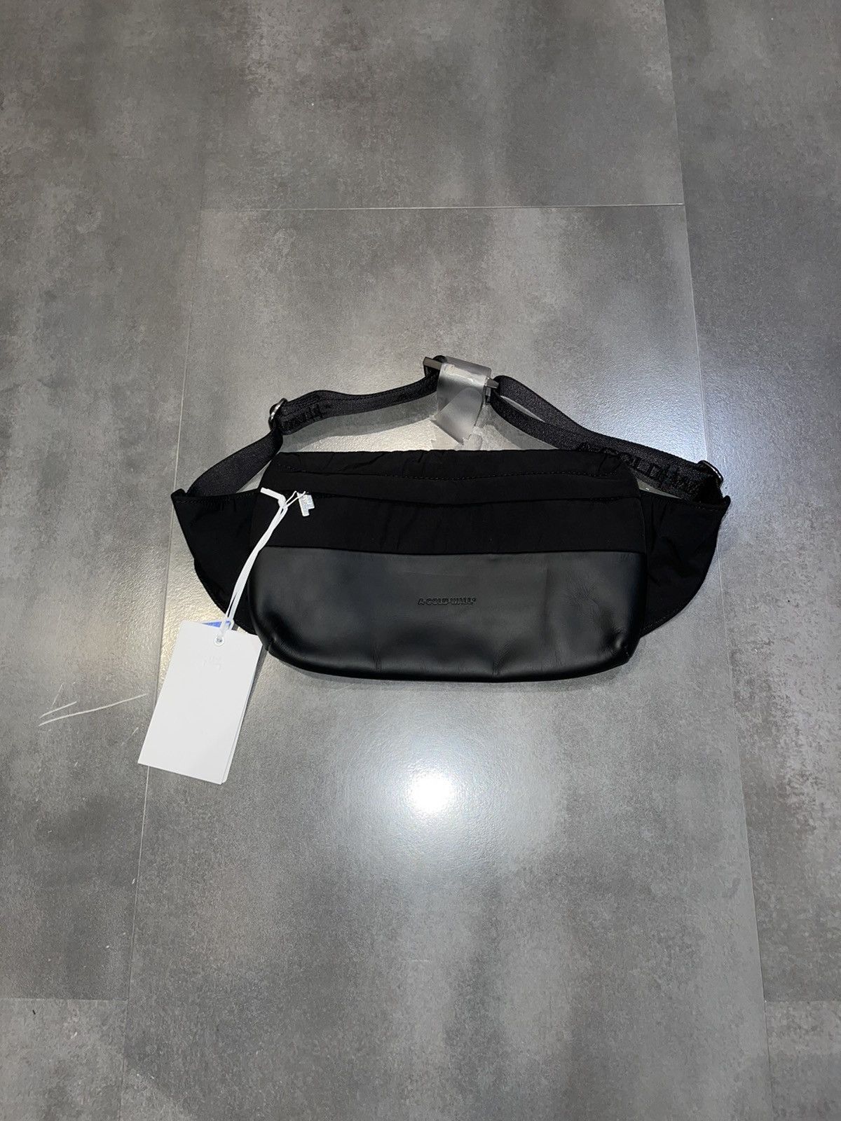 A-COLD-WALL* DS! A Cold Wall Small Logo Black Leather Belt Bag Size ONE SIZE - 2 Thumbnail