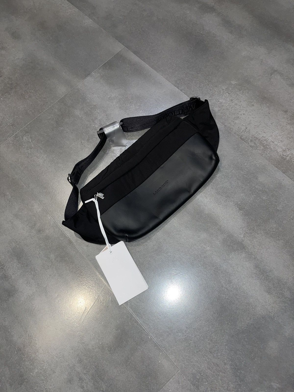 A-COLD-WALL* DS! A Cold Wall Small Logo Black Leather Belt Bag Size ONE SIZE - 3 Thumbnail