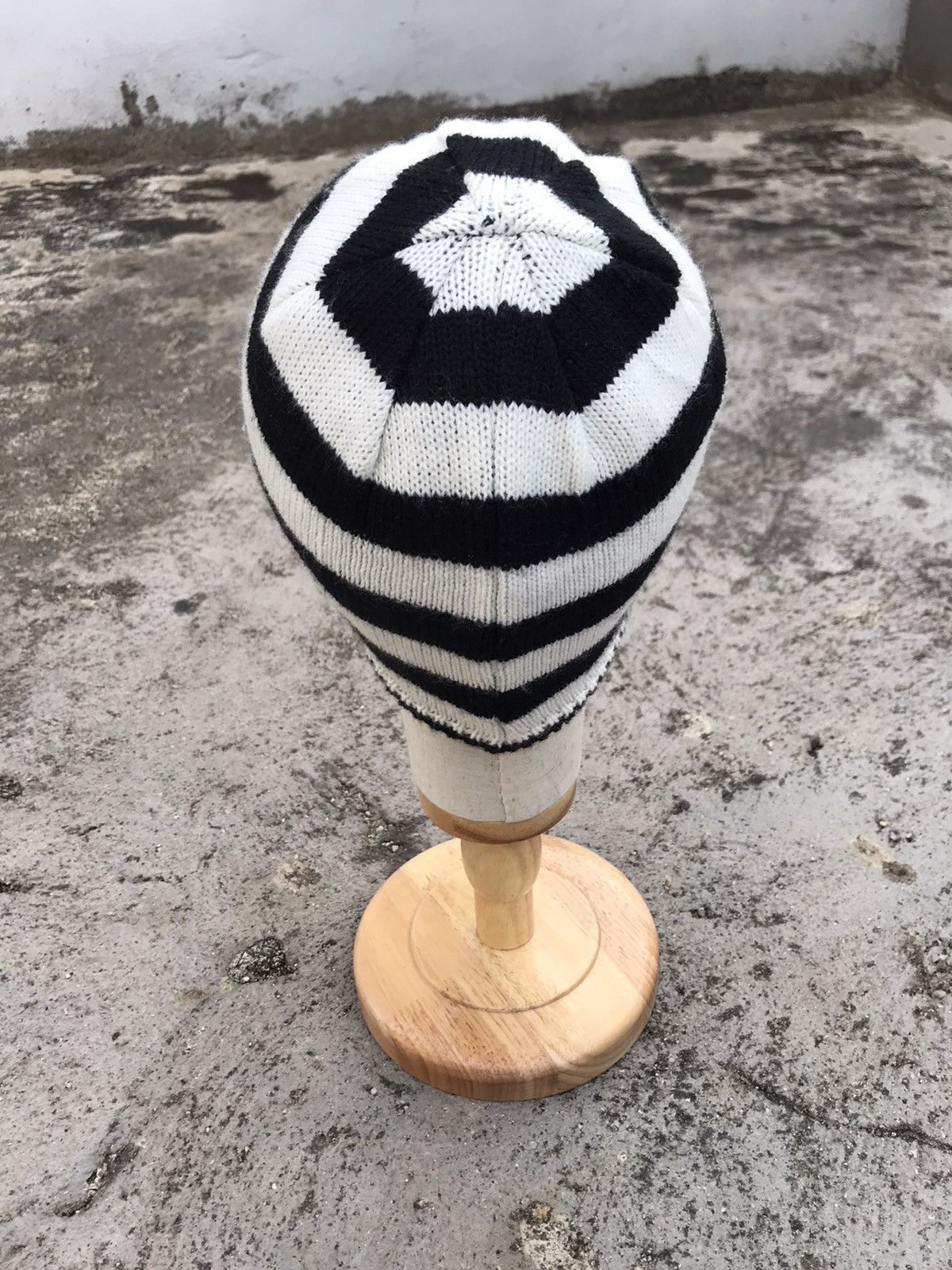Other VINTAGE REVERSIBLE PRISON STRIPES SKULLS CROSSBONE BEANIE Size ONE SIZE - 4 Thumbnail