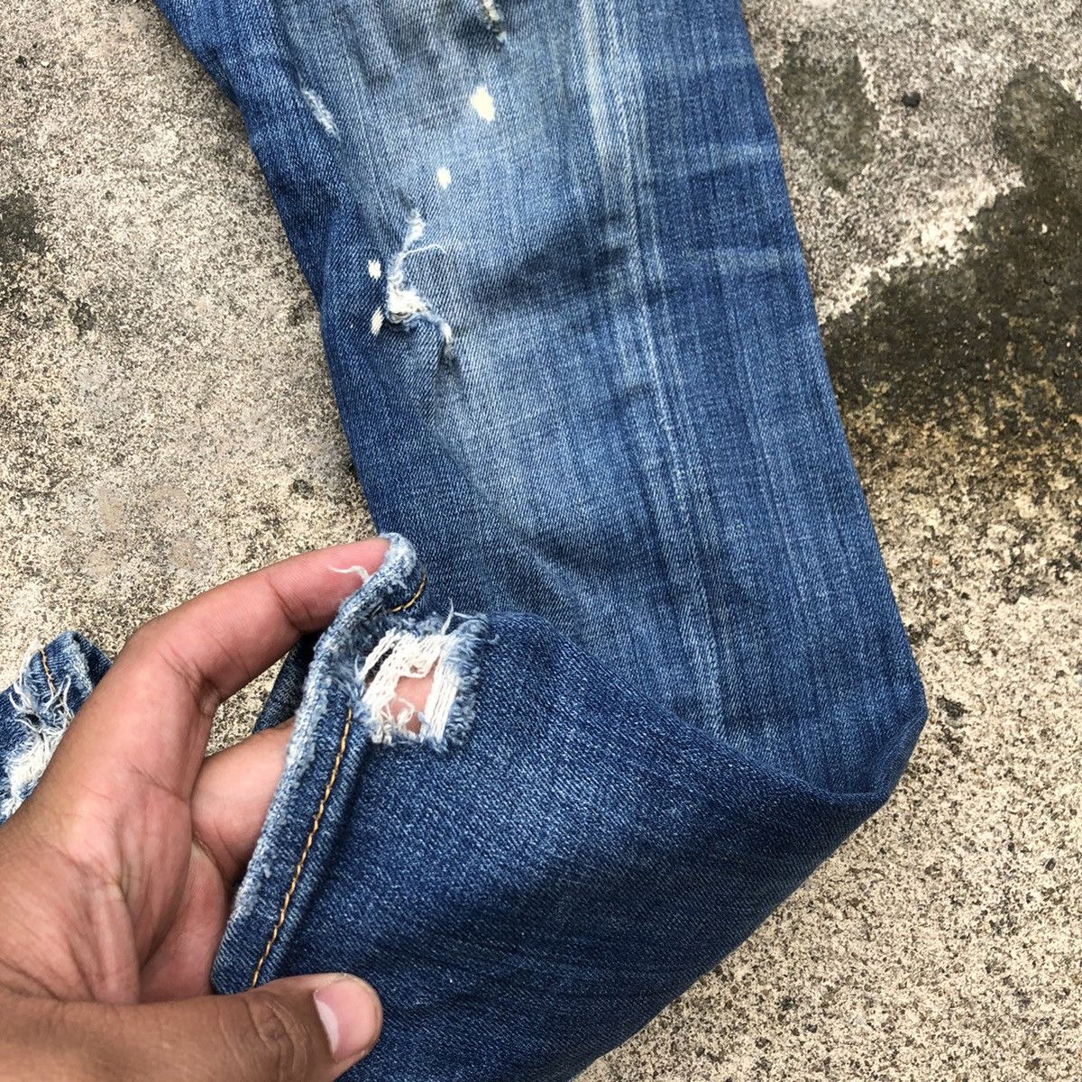 Dsquared2 × Vintage 🔥Sick🔥🇮🇹Dsquared2 Sexy Twist Distress Rips Bleach Skinny Jean Size US 33 - 9 Thumbnail