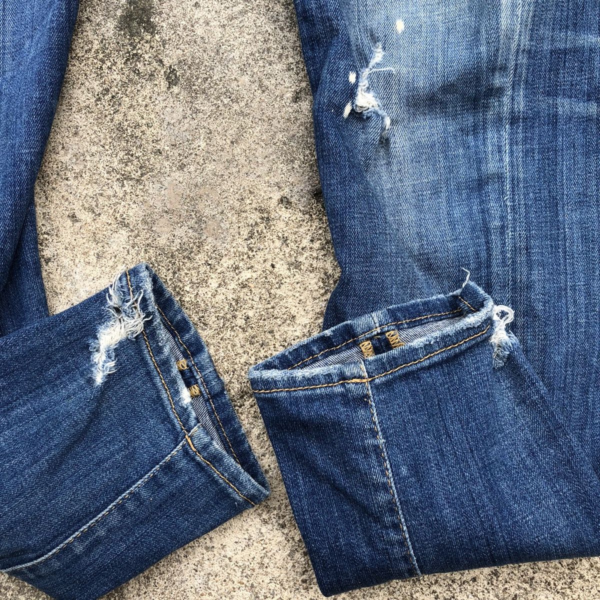 Dsquared2 × Vintage 🔥Sick🔥🇮🇹Dsquared2 Sexy Twist Distress Rips Bleach Skinny Jean Size US 33 - 8 Thumbnail