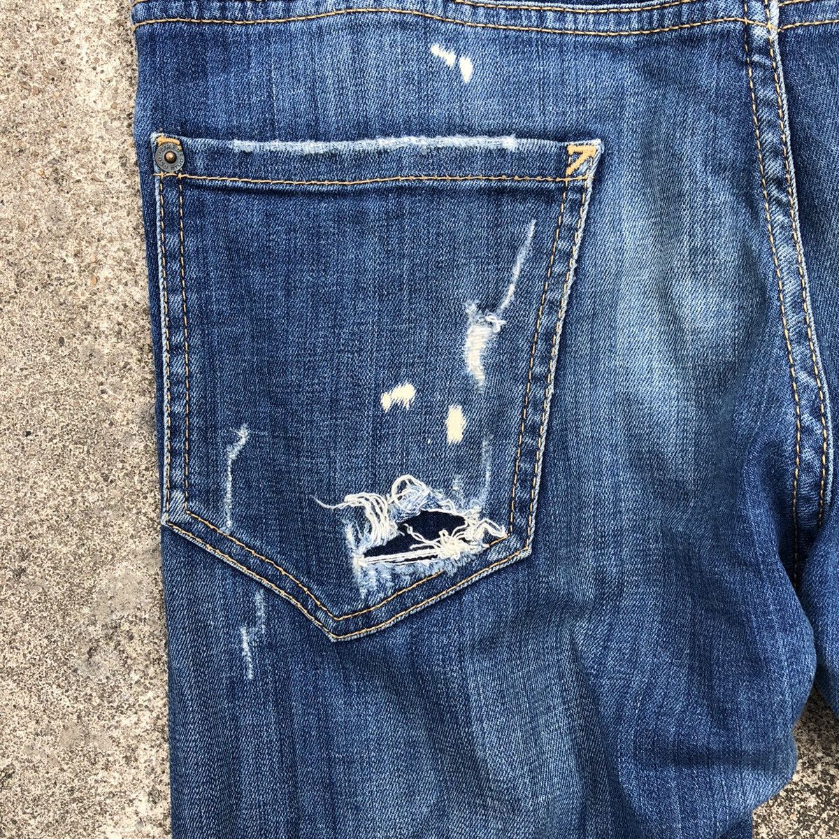 Dsquared2 × Vintage 🔥Sick🔥🇮🇹Dsquared2 Sexy Twist Distress Rips Bleach Skinny Jean Size US 33 - 16 Thumbnail