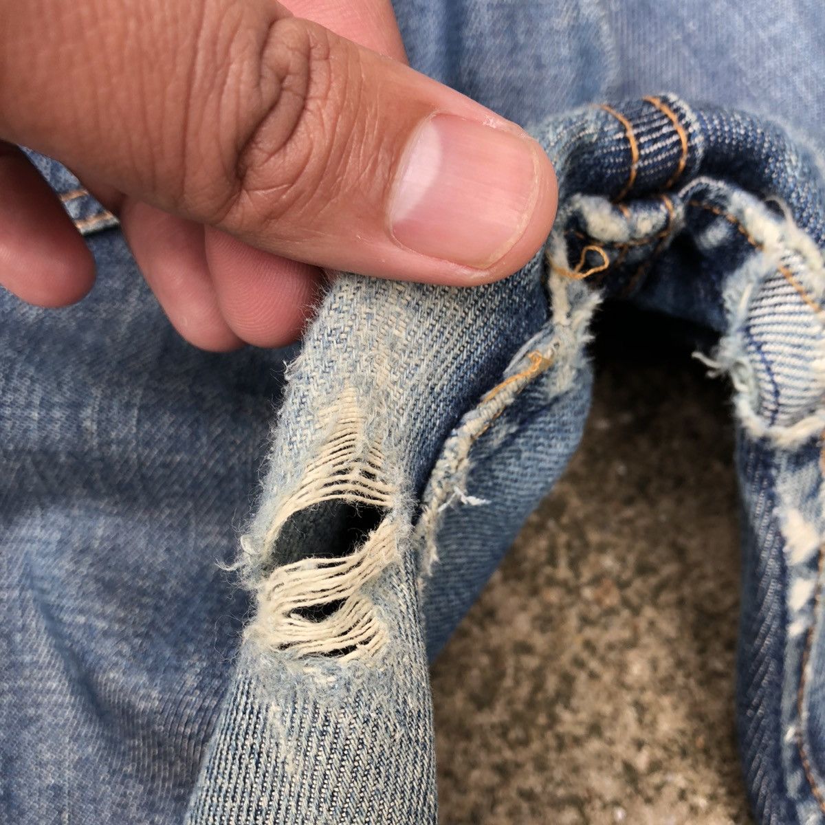 Levi's × Levi's Vintage Clothing 🔥Thrash🔥Lot 509 Levis Blue Wash Distress Denim Jeans Size US 32 / EU 48 - 12 Thumbnail