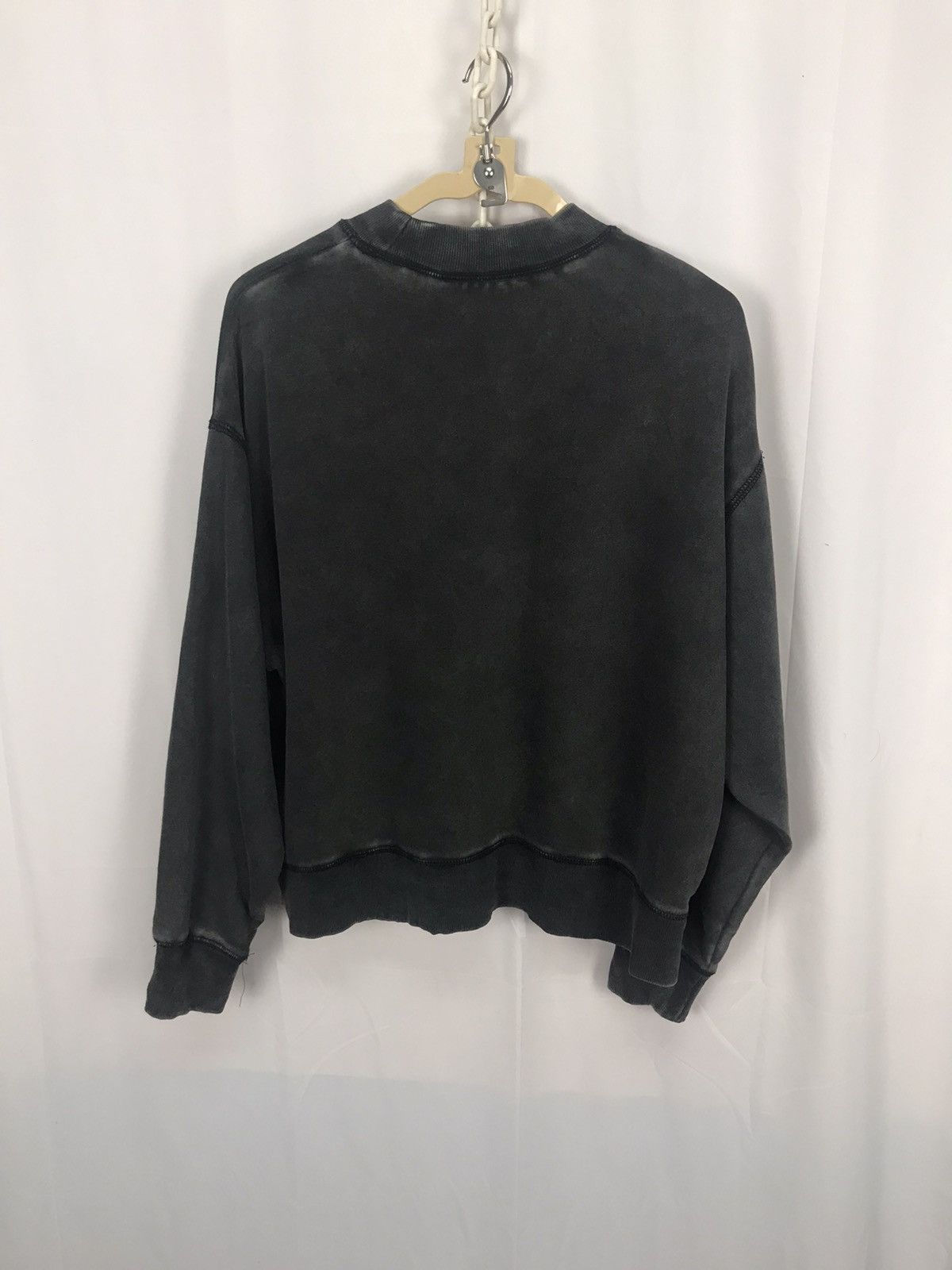 Disney × H&M × Mickey Mouse H&M x Disney croptop Mickey Mouse distressed sweatshirt Size US M / EU 48-50 / 2 - 7 Thumbnail