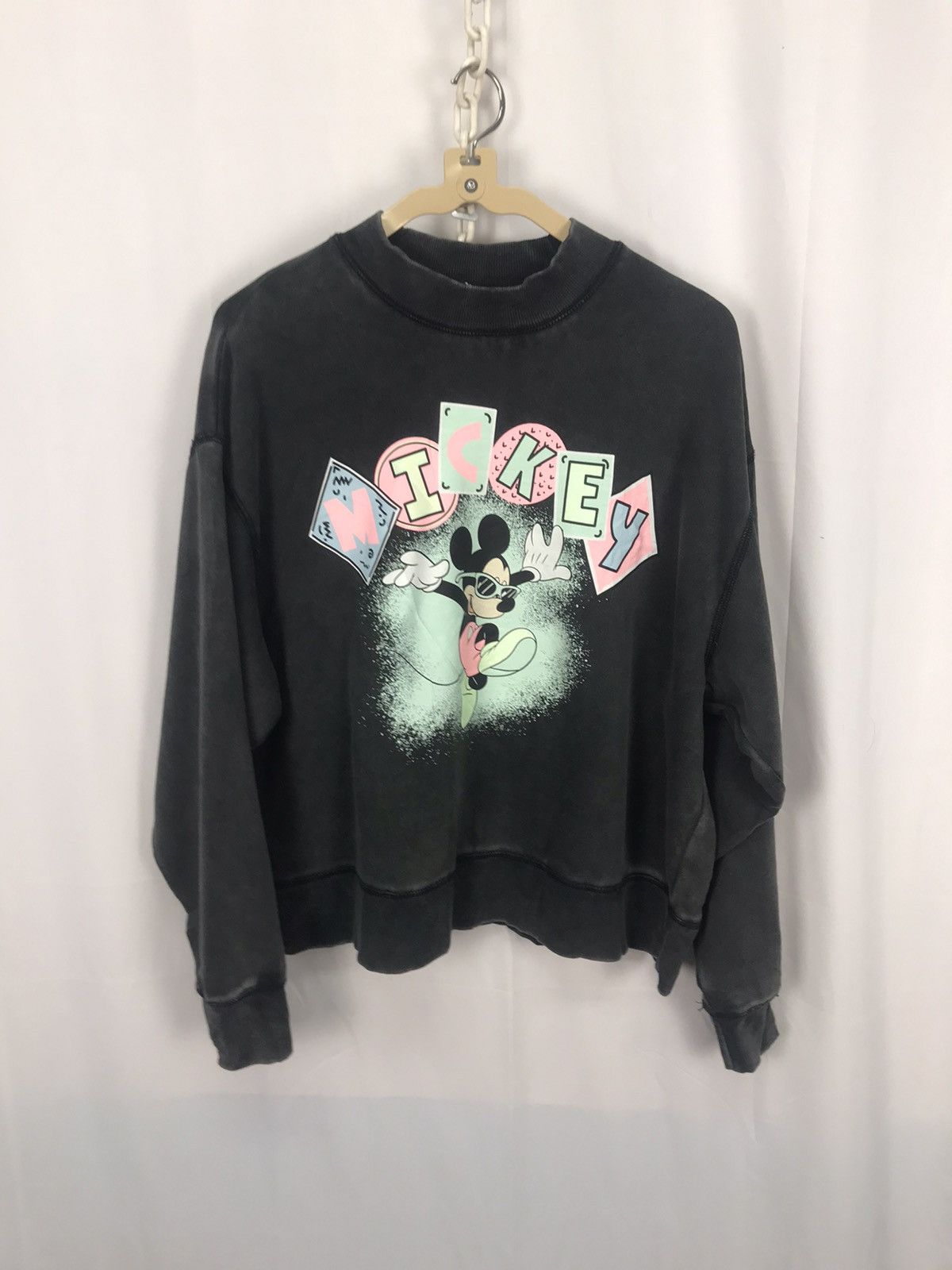 Disney × H&M × Mickey Mouse H&M x Disney croptop Mickey Mouse distressed sweatshirt Size US M / EU 48-50 / 2 - 6 Thumbnail