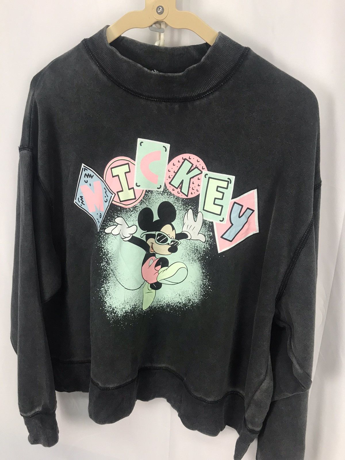 Disney × H&M × Mickey Mouse H&M x Disney croptop Mickey Mouse distressed sweatshirt Size US M / EU 48-50 / 2 - 3 Thumbnail