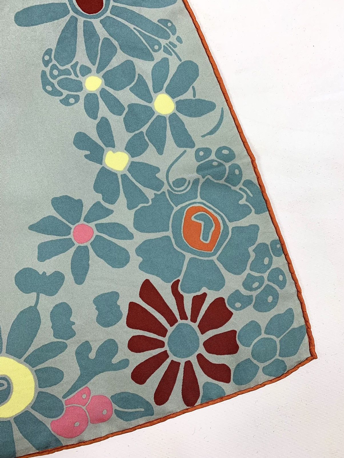 Nina Ricci Nina Ricci 100% Silk Scarf Made In Italy Kids Playing Size ONE SIZE - 6 Thumbnail