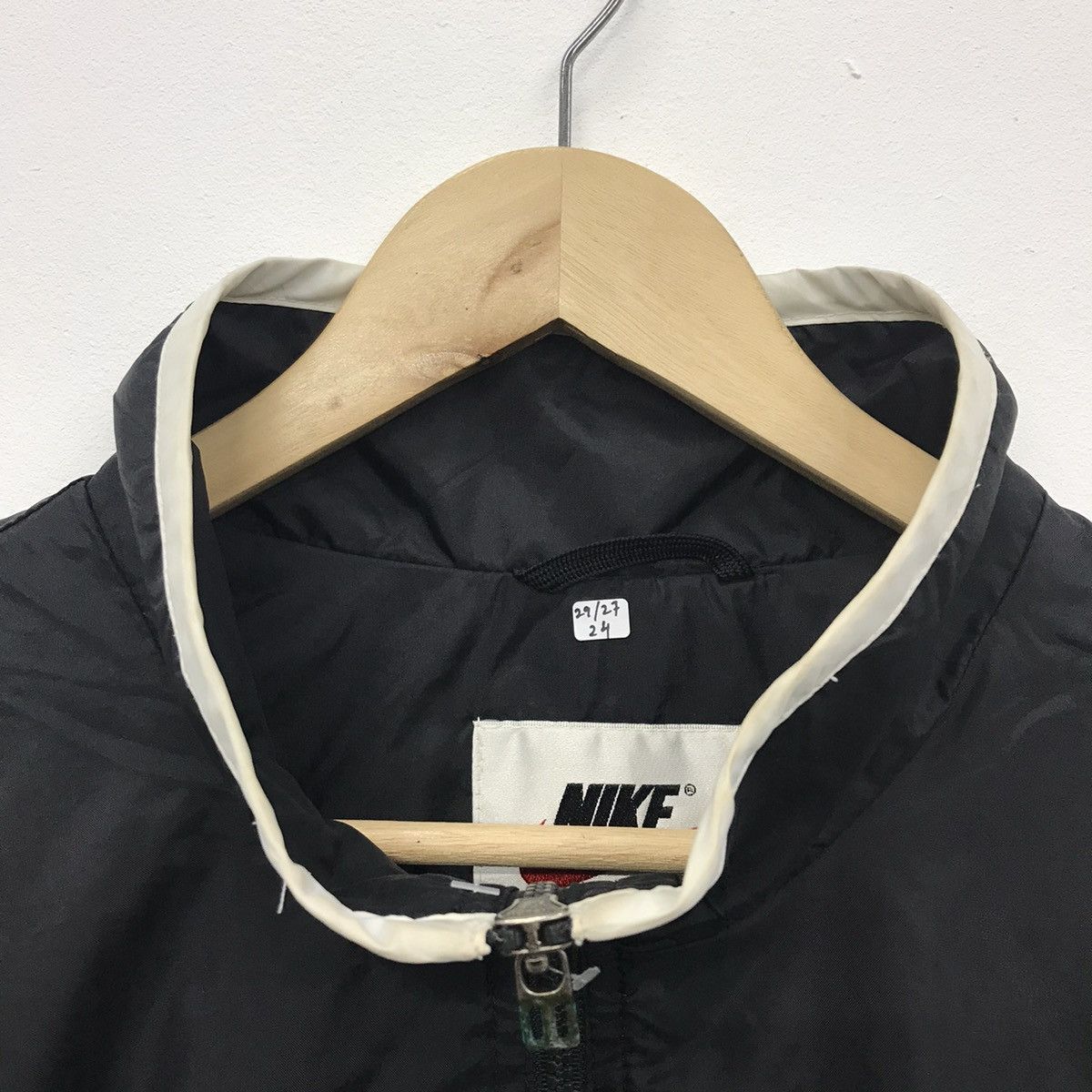 Nike × Vintage Rare!! Vintage Nike Big Logo Embroidery Windbreaker Jackets Size US XL / EU 56 / 4 - 4 Thumbnail