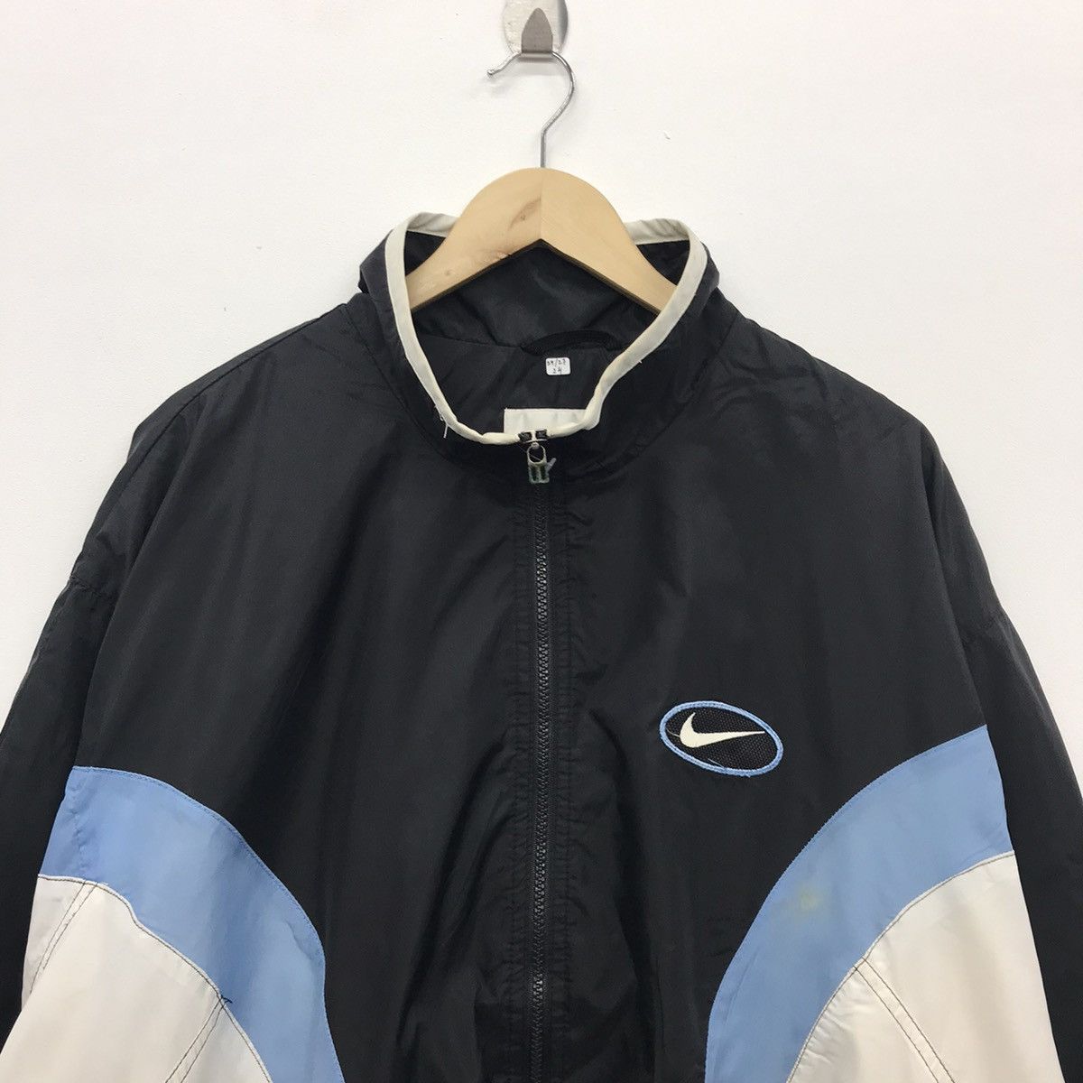 Nike × Vintage Rare!! Vintage Nike Big Logo Embroidery Windbreaker Jackets Size US XL / EU 56 / 4 - 3 Thumbnail