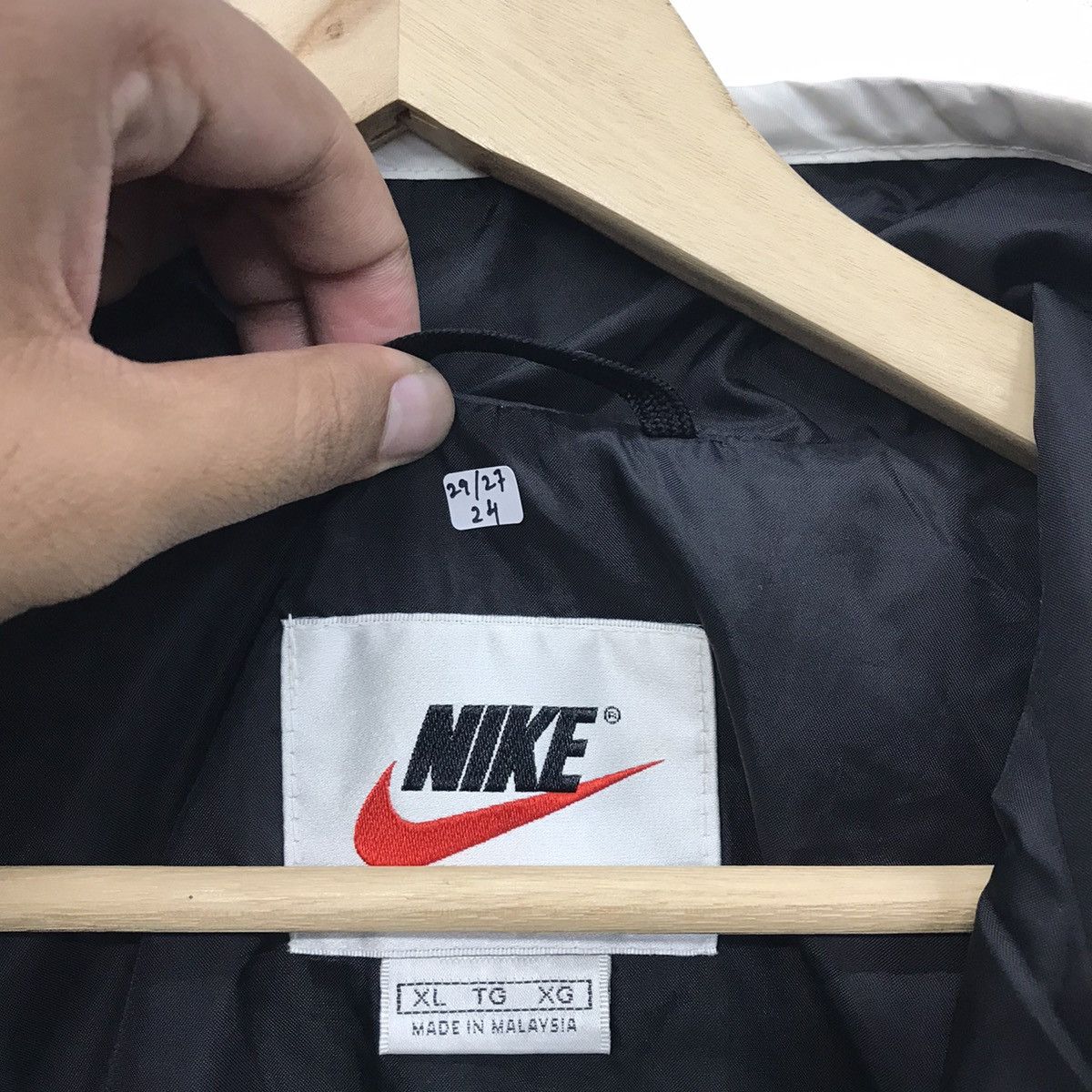 Nike × Vintage Rare!! Vintage Nike Big Logo Embroidery Windbreaker Jackets Size US XL / EU 56 / 4 - 13 Thumbnail