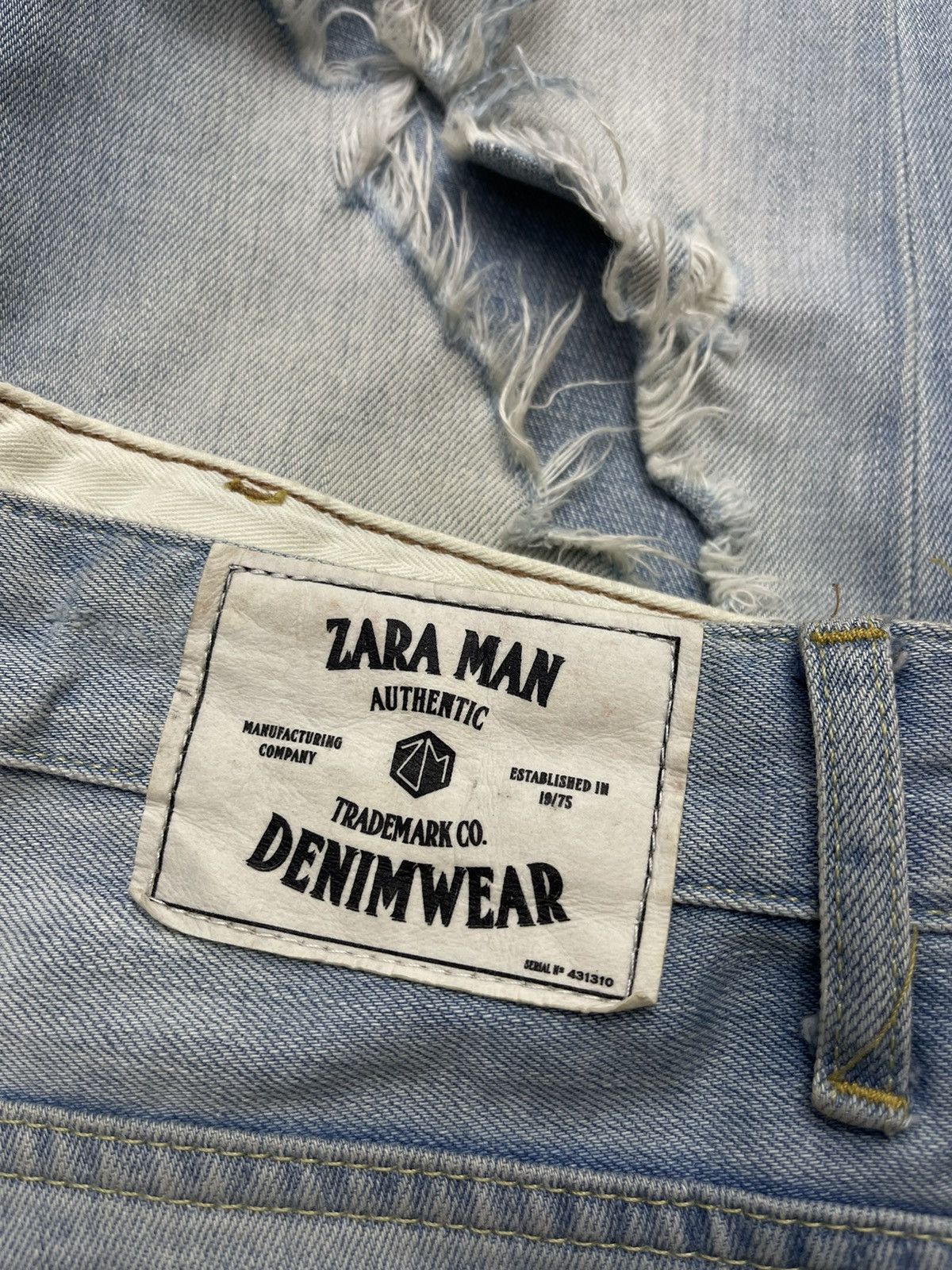 Zara Distressed DeNim Size US 34 / EU 50 - 16 Thumbnail