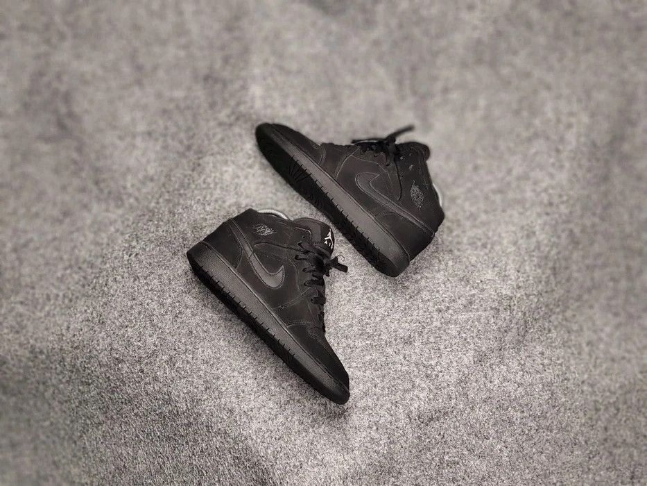 Nike 🔥 Nike Air Jordan 1 Mid GS Black Vintage Hi-Top Sneakers Size US 6.5 / EU 39-40 - 2 Thumbnail