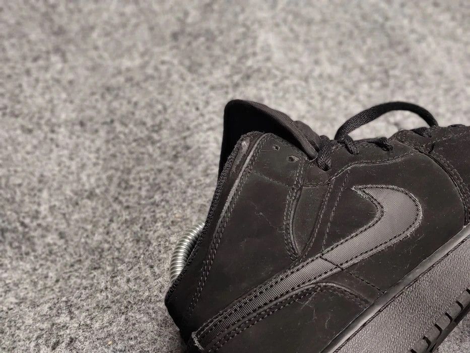 Nike 🔥 Nike Air Jordan 1 Mid GS Black Vintage Hi-Top Sneakers Size US 6.5 / EU 39-40 - 7 Thumbnail