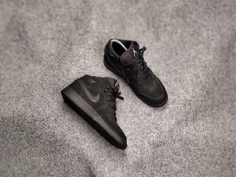 Nike 🔥 Nike Air Jordan 1 Mid GS Black Vintage Hi-Top Sneakers Size US 6.5 / EU 39-40 - 3 Thumbnail