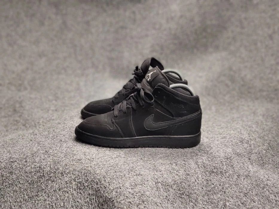 Nike 🔥 Nike Air Jordan 1 Mid GS Black Vintage Hi-Top Sneakers Size US 6.5 / EU 39-40 - 5 Thumbnail