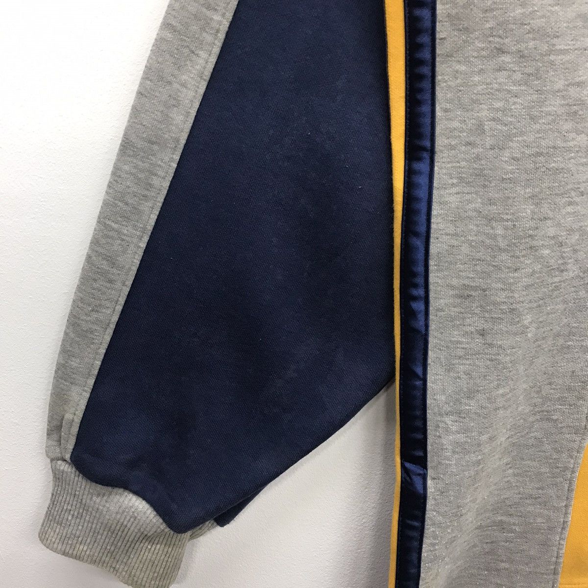 Adidas × Vintage Rare!! Vintage Adidas International Big Logo Sweatshirt Size US L / EU 52-54 / 3 - 14 Thumbnail