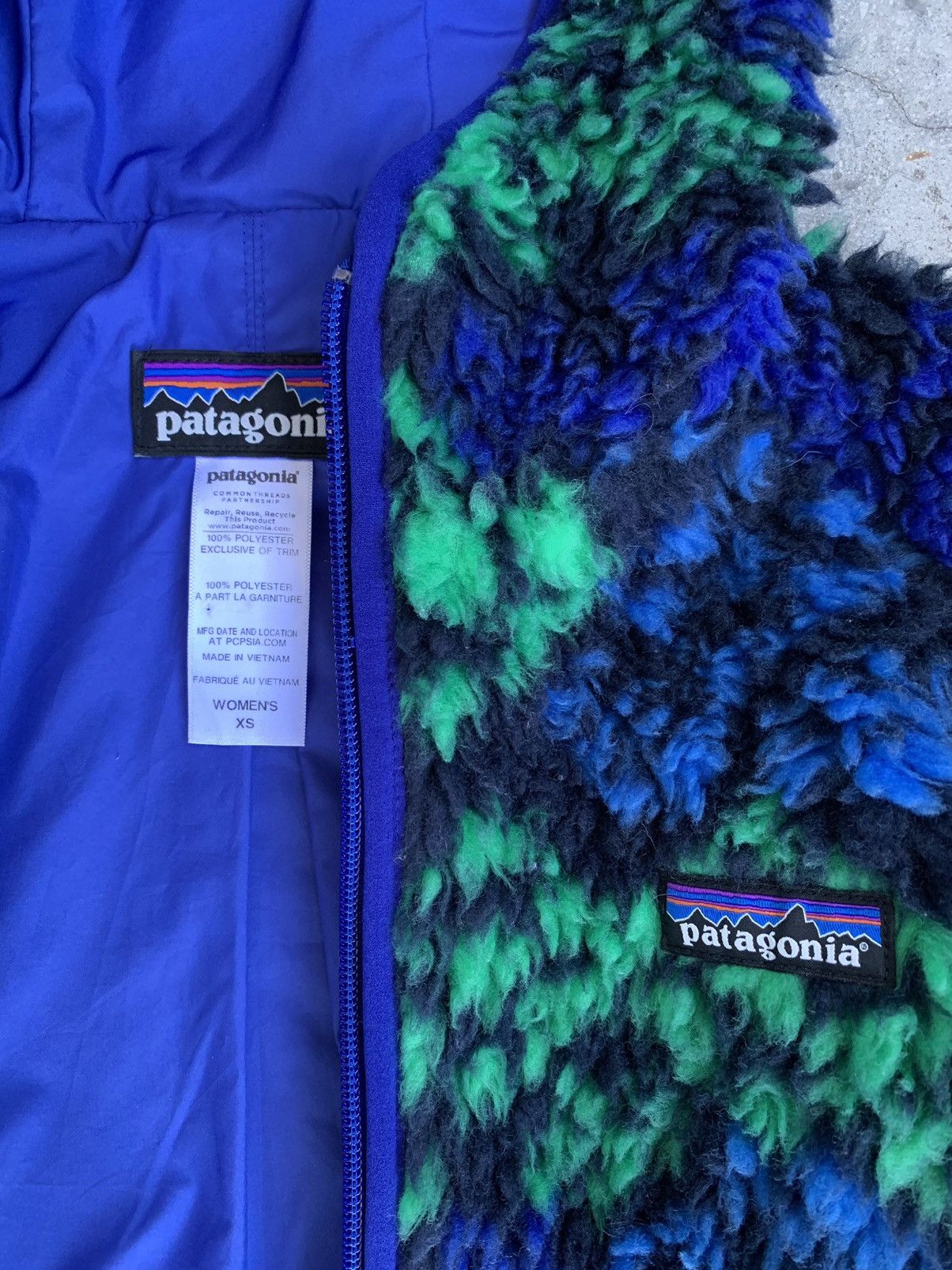 Patagonia 👾Patagonia Women's Deep Pile Hooded Fleece (XS) Size XS / US 0-2 / IT 36-38 - 4 Thumbnail