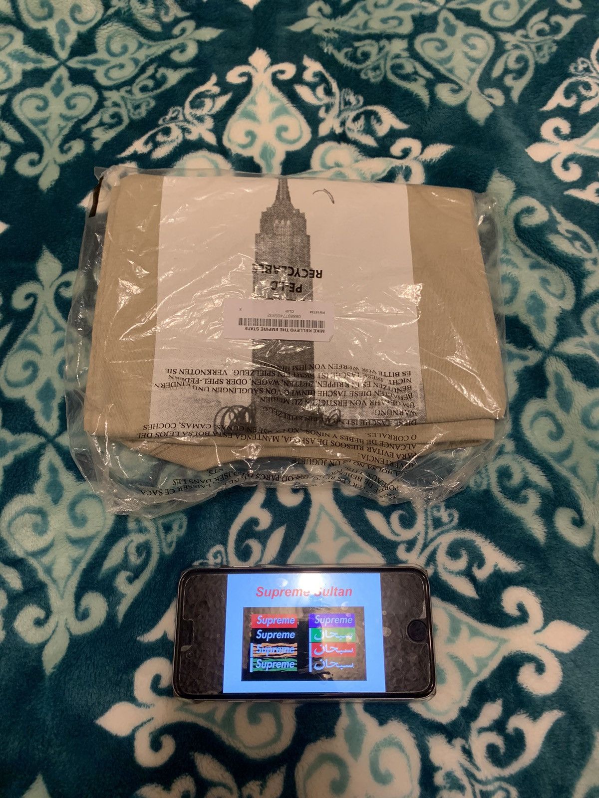 Supreme FREE SHIPPING Supreme Mike Kelley Empire State Small Clay Size US S / EU 44-46 / 1 - 1 Thumbnail