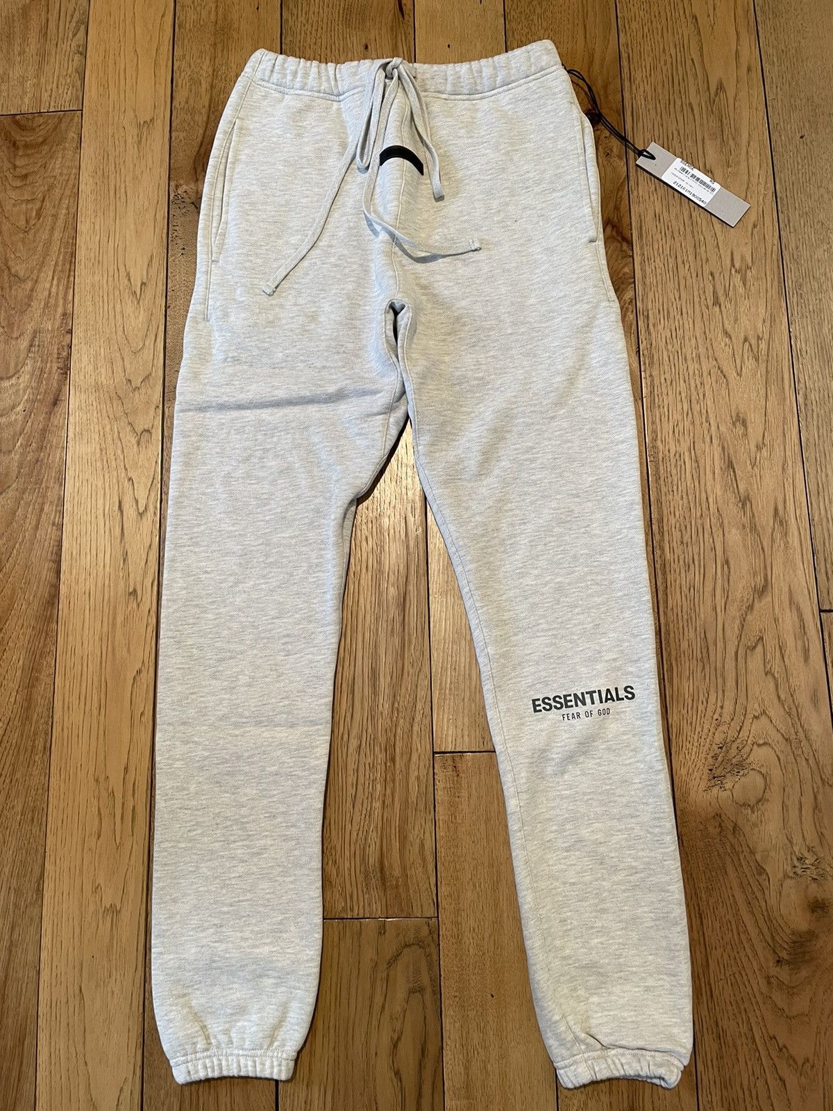 Fear of God × SSENSE Fear Of God Essentials Sweatpants Oatmeal Off-White Size US 28 / EU 44 - 2 Thumbnail