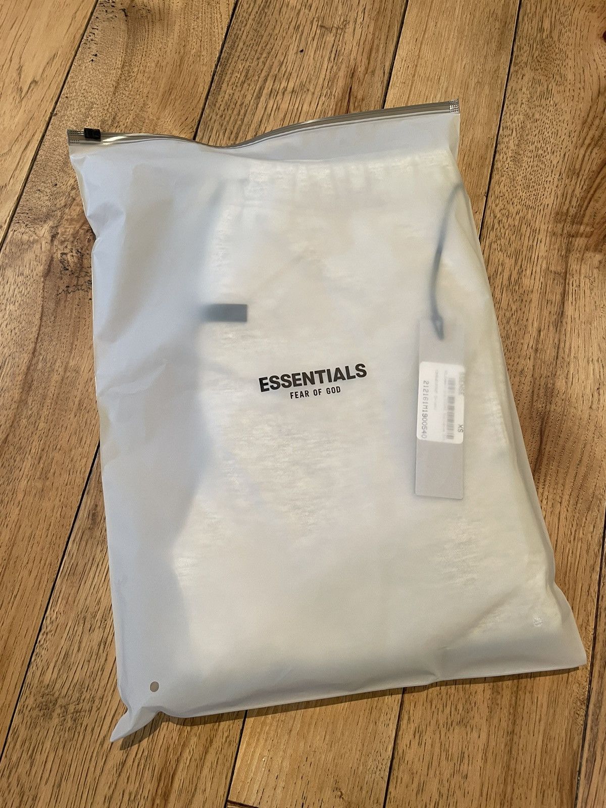 Fear of God × SSENSE Fear Of God Essentials Sweatpants Oatmeal Off-White Size US 28 / EU 44 - 3 Thumbnail