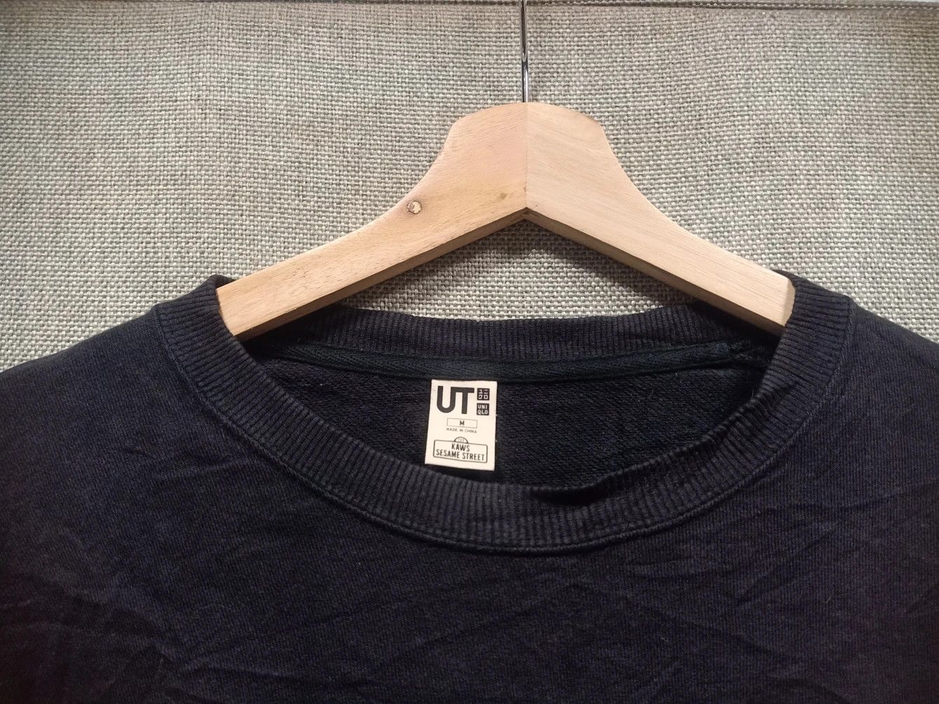 Kaws × Uniqlo sweatshirt kaws x sesame street Size US S / EU 44-46 / 1 - 3 Thumbnail