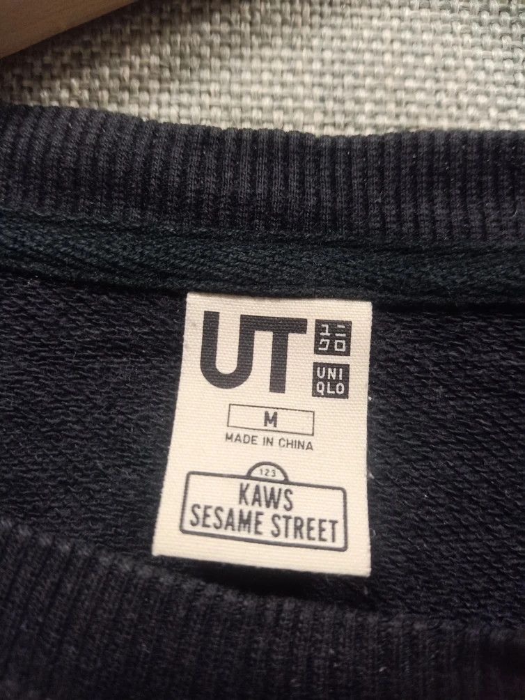 Kaws × Uniqlo sweatshirt kaws x sesame street Size US S / EU 44-46 / 1 - 4 Thumbnail