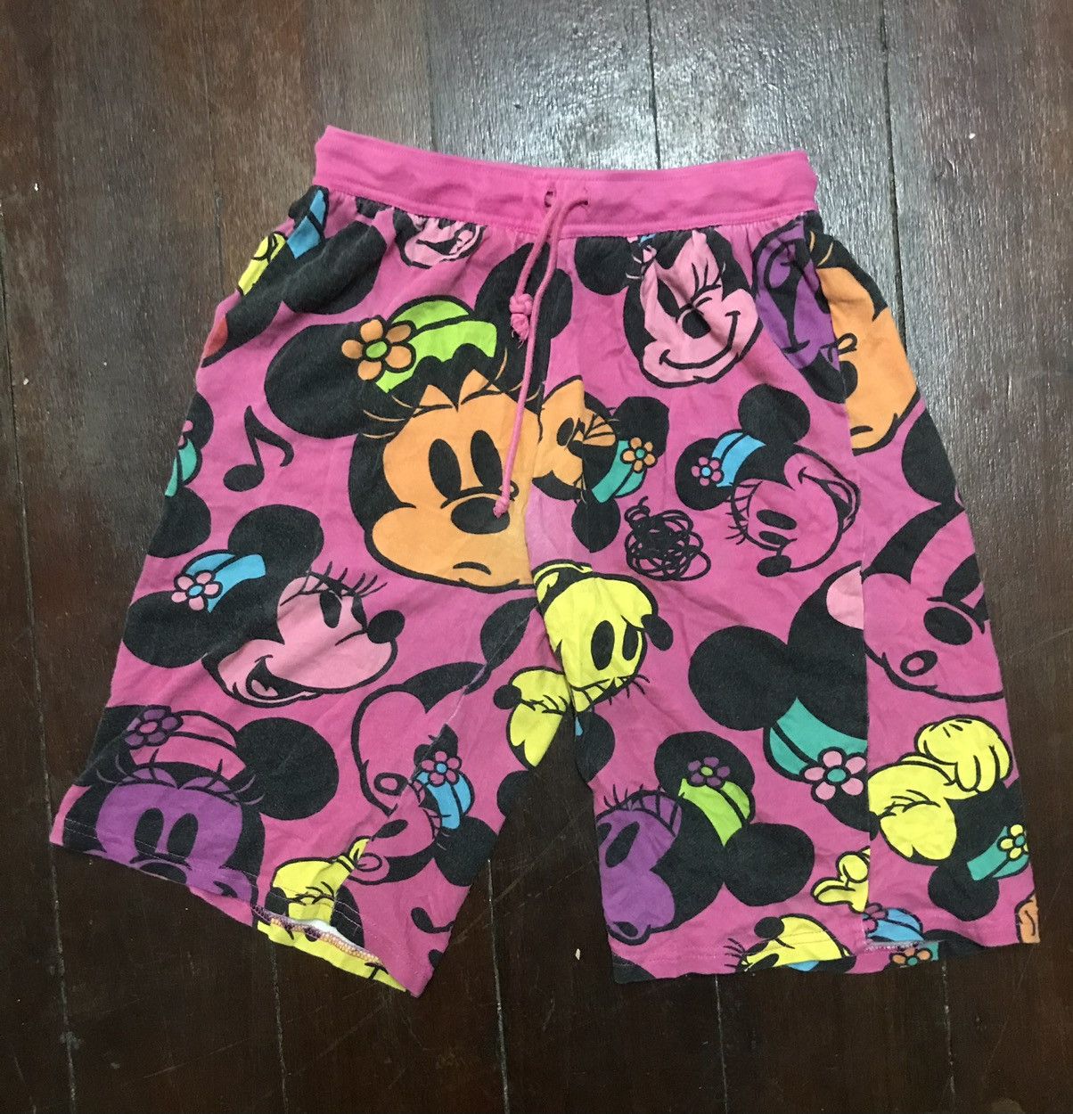 Disney × Mickey Mouse Shortpant Minnie Mouse fullprint waist 26-32 Size US 30 / EU 46 - 4 Thumbnail