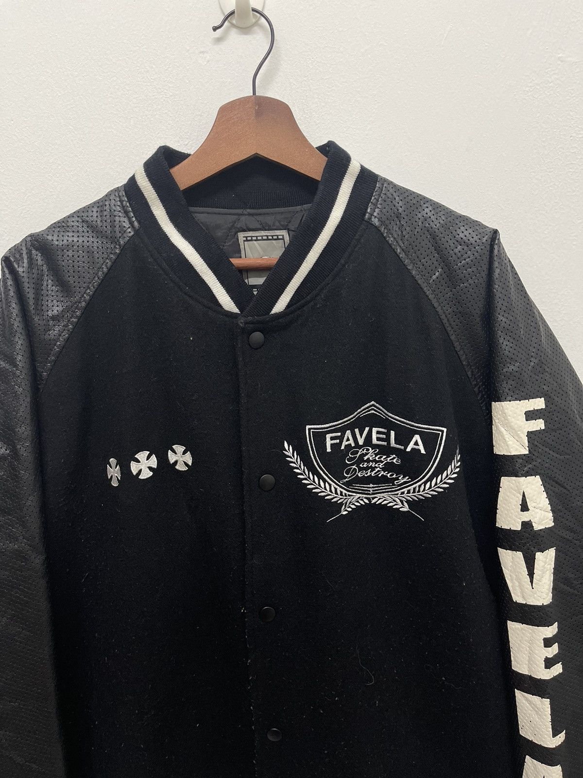 FAVELA 90’s FAVELA Skateboard Independent Streetwear Varsity Size US XL / EU 56 / 4 - 4 Thumbnail