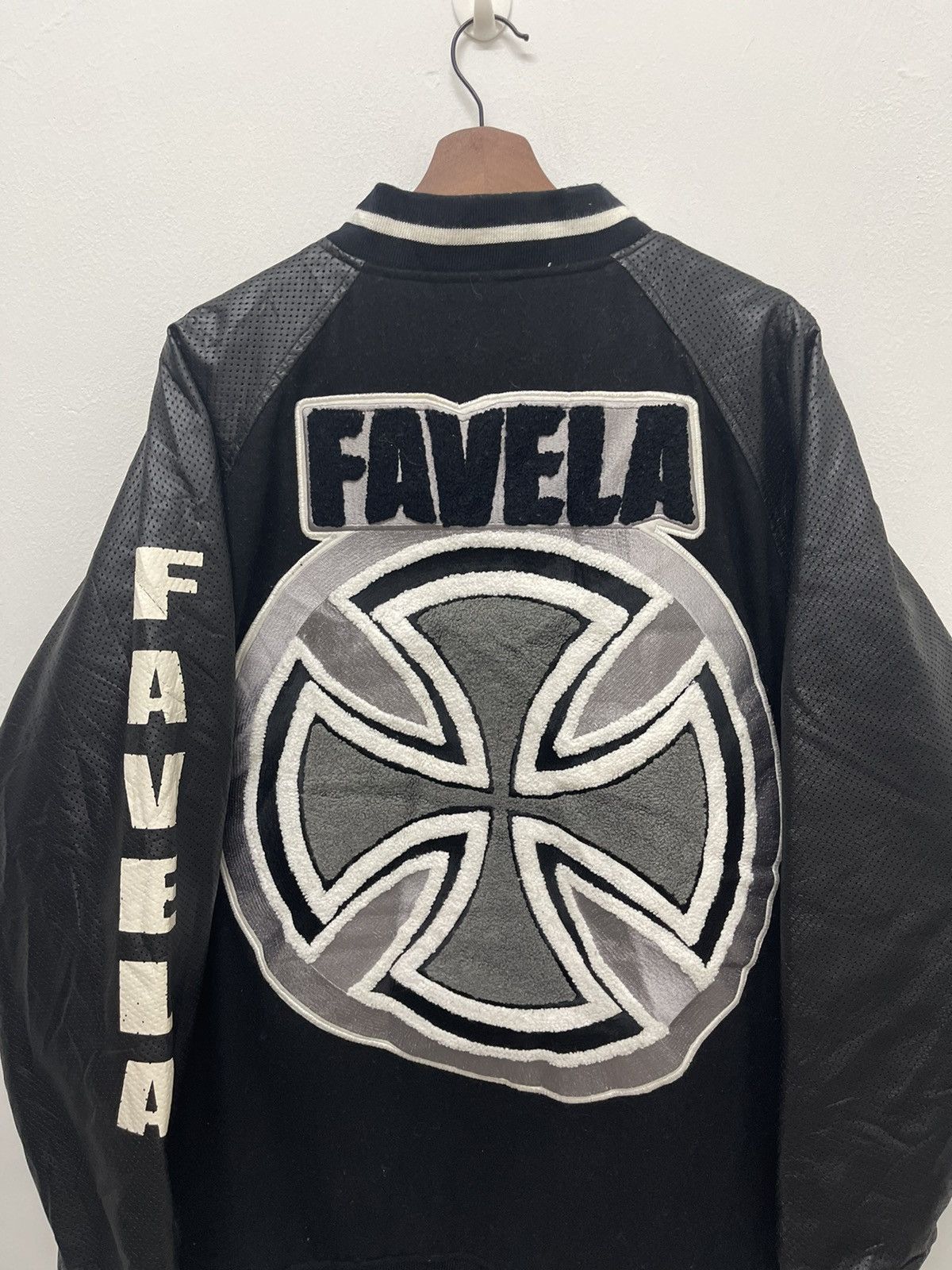 FAVELA 90’s FAVELA Skateboard Independent Streetwear Varsity Size US XL / EU 56 / 4 - 2 Thumbnail