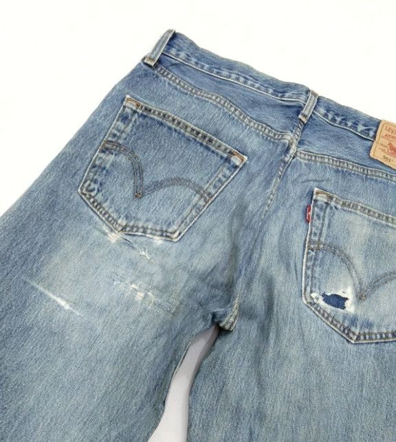 Levi's Vintage Levi's 501 Faded Blue Distressed Jeans 33x34 Size US 33 - 4 Thumbnail