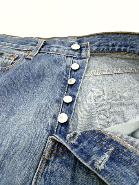 Levi's Vintage Levi's 501 Faded Blue Distressed Jeans 33x34 Size US 33 - 7 Thumbnail