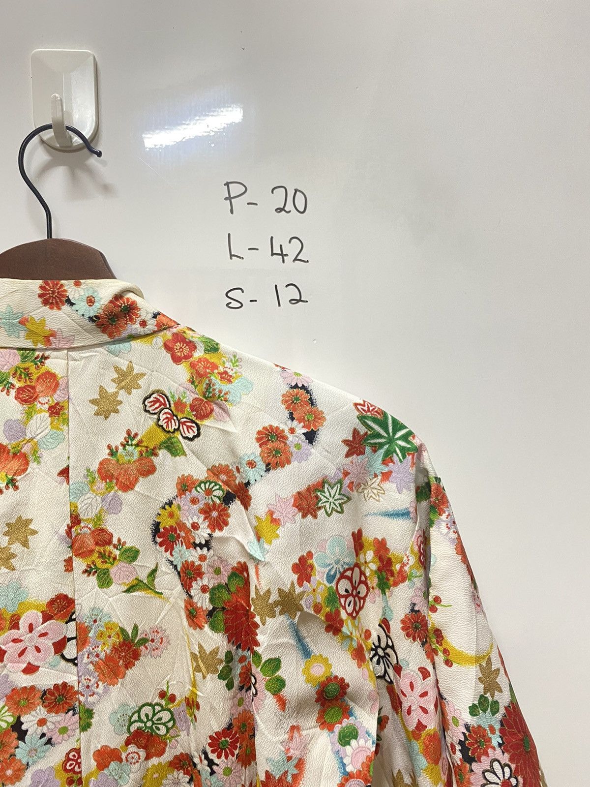 Japanese Brand Vintage 90s floral flower chrysanthemum kimono robe k6 Size US M / EU 48-50 / 2 - 5 Thumbnail