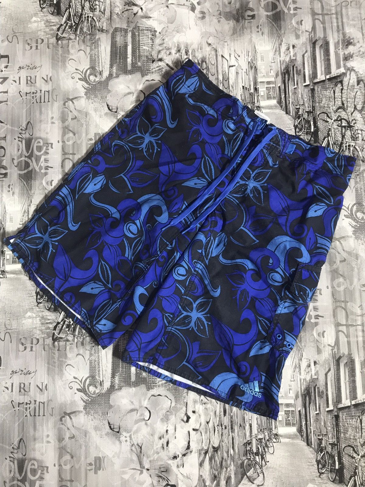 Vintage 2011 Adidas shorts Size US 32 / EU 48 - 1 Thumbnail