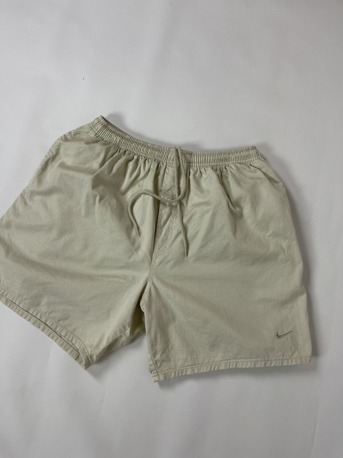 Nike Nike vintage y2k 90s beige embroidered logo cotton shorts Size US 34 / EU 50 - 1 Thumbnail