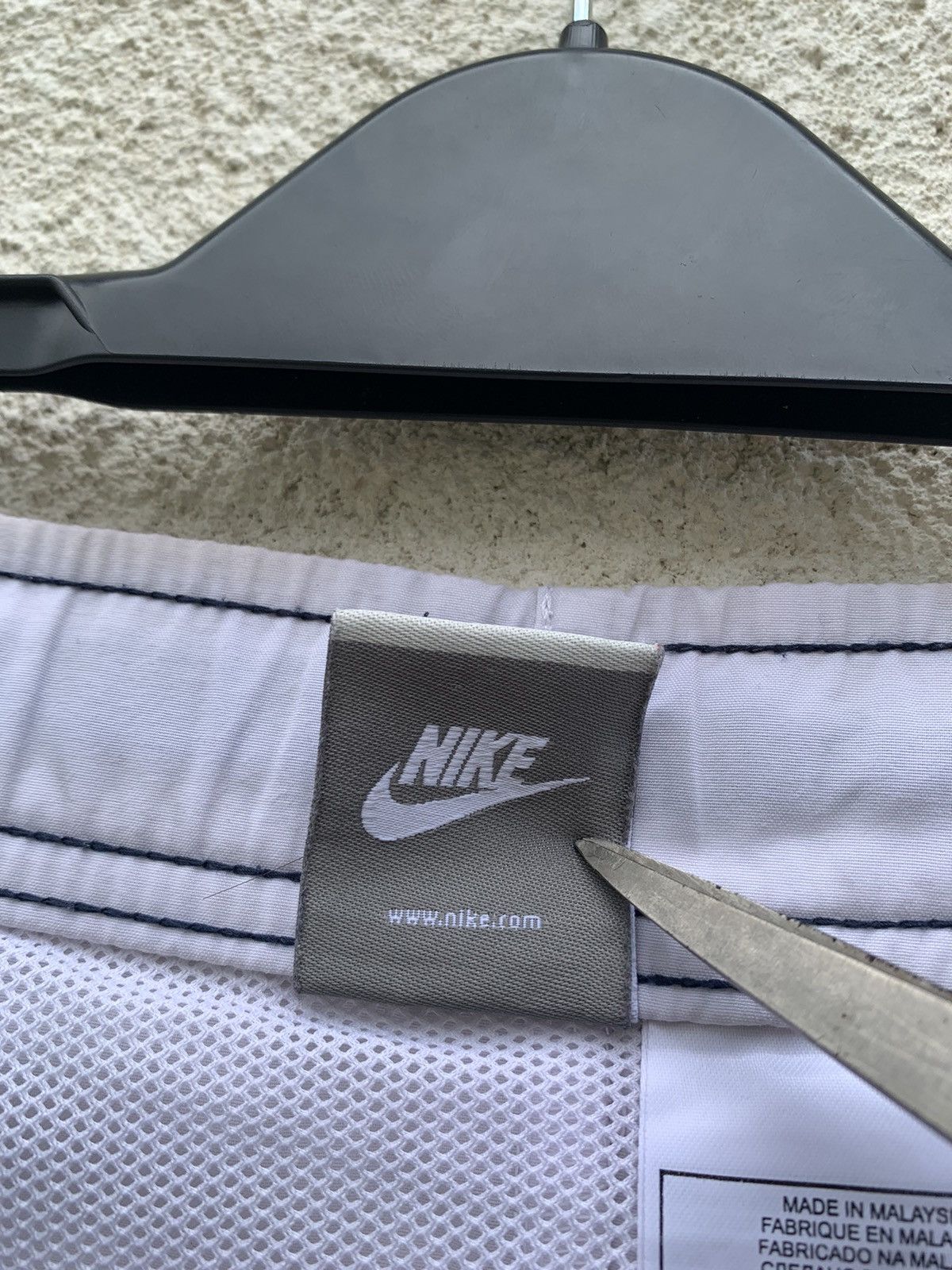 Vintage Vintage Nike Nylon Shorts Size US 34 / EU 50 - 9 Thumbnail