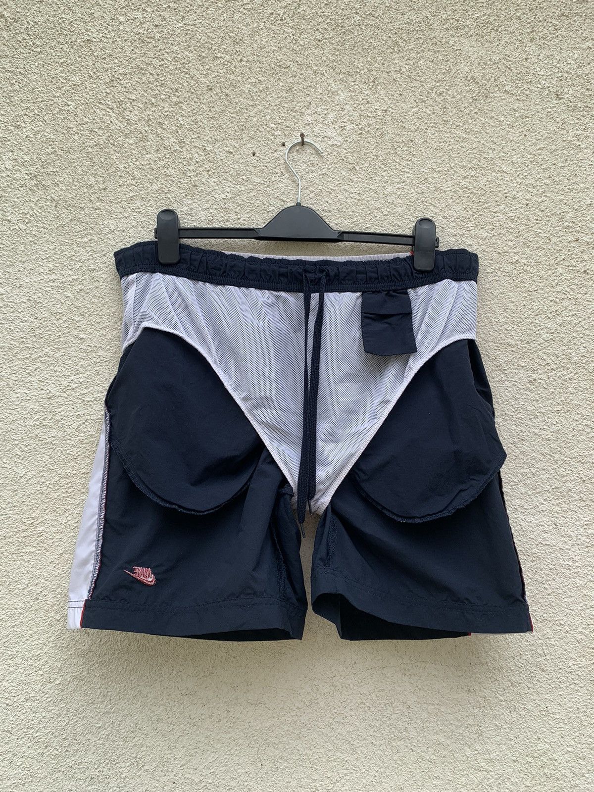 Vintage Vintage Nike Nylon Shorts Size US 34 / EU 50 - 22 Thumbnail