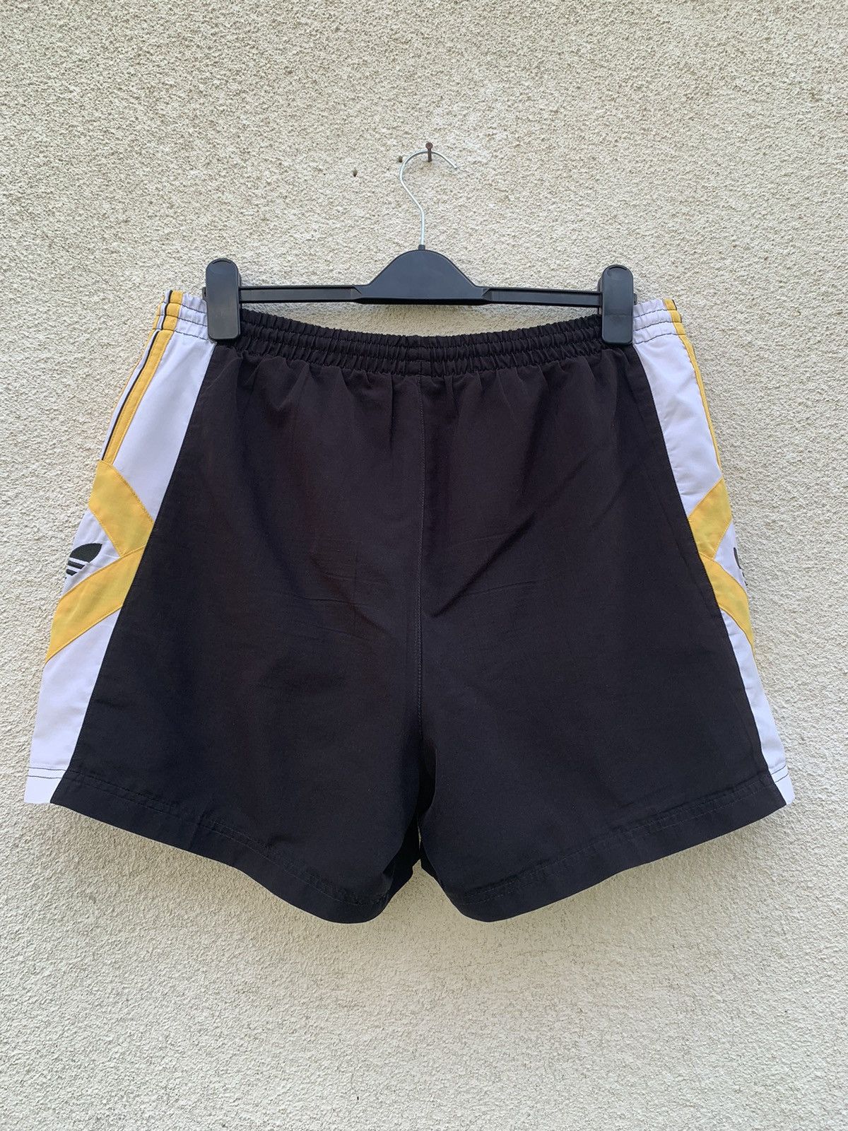 Vintage Vintage Adidas Shorts Size US 34 / EU 50 - 2 Thumbnail