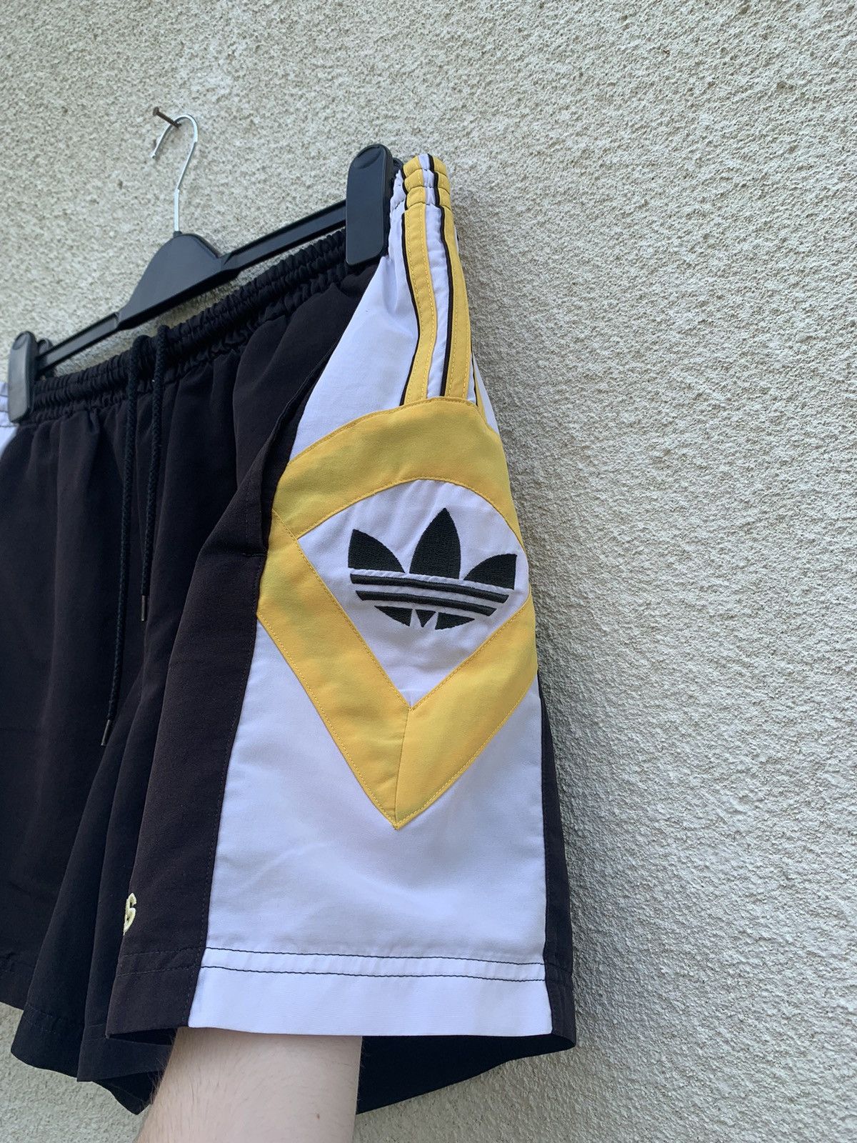Vintage Vintage Adidas Shorts Size US 34 / EU 50 - 10 Thumbnail