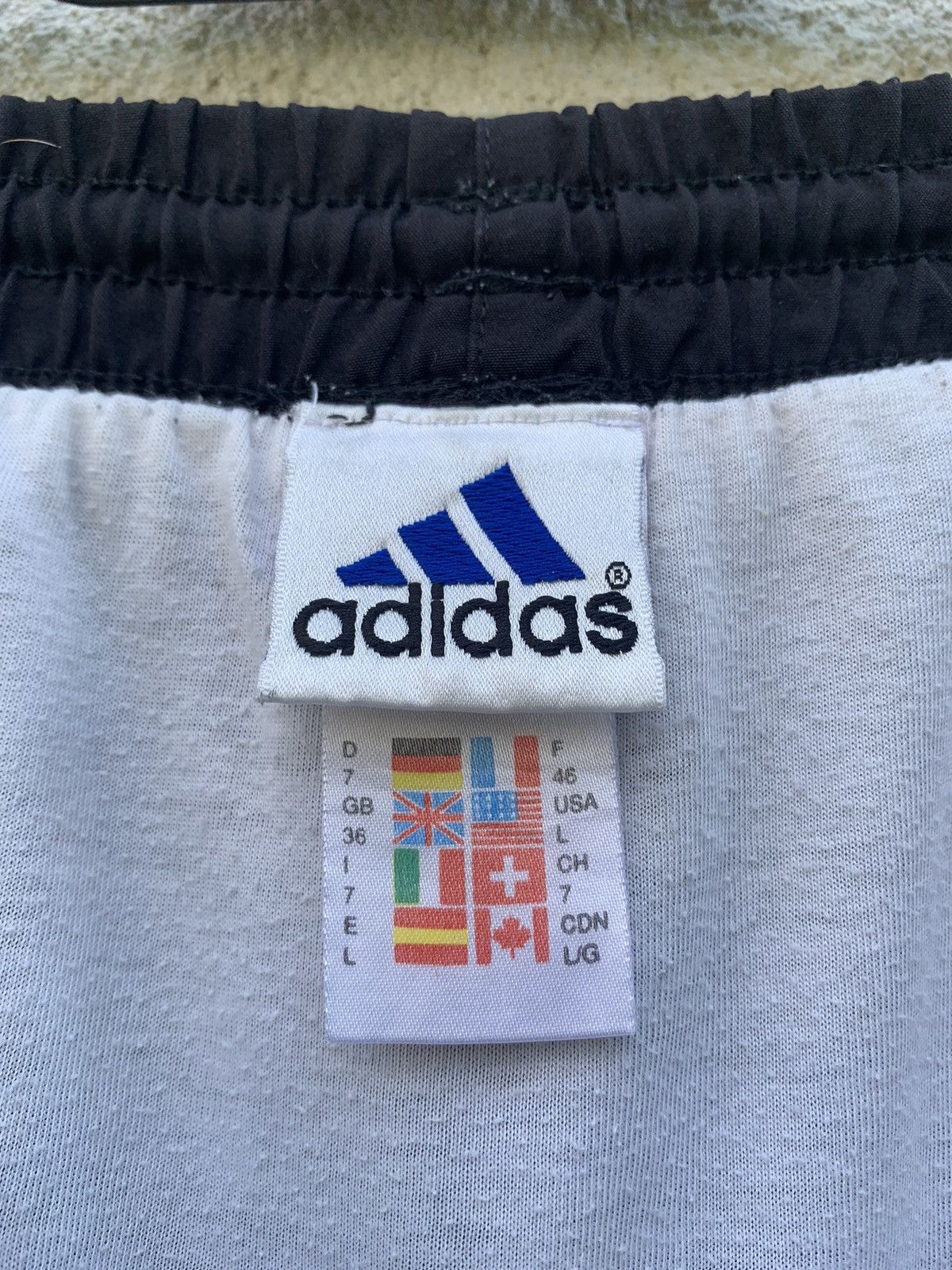 Vintage Vintage Adidas Shorts Size US 34 / EU 50 - 15 Thumbnail