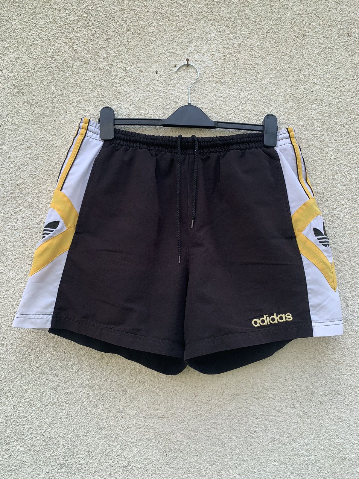 Vintage Vintage Adidas Shorts Size US 34 / EU 50 - 1 Thumbnail