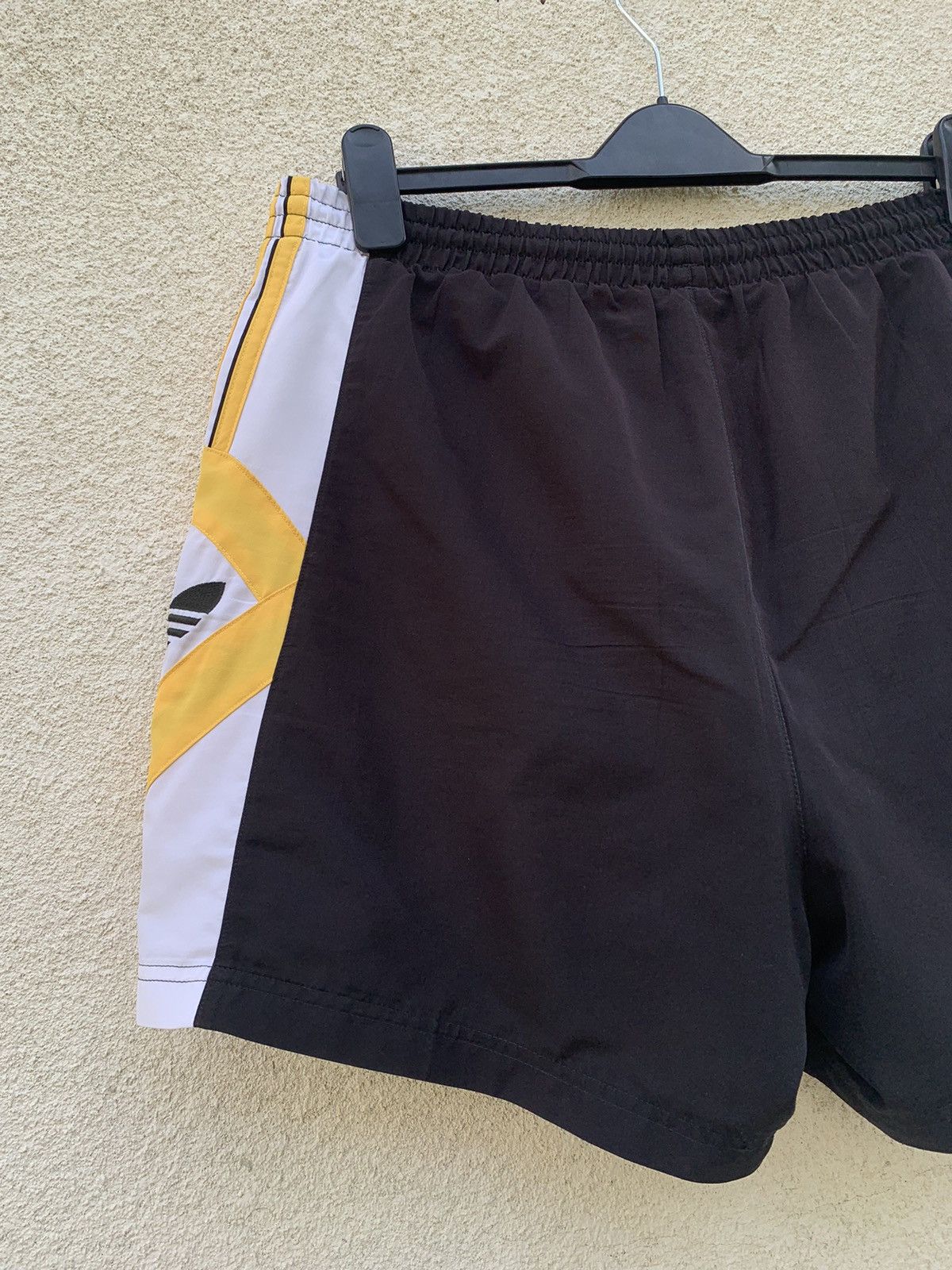 Vintage Vintage Adidas Shorts Size US 34 / EU 50 - 18 Thumbnail